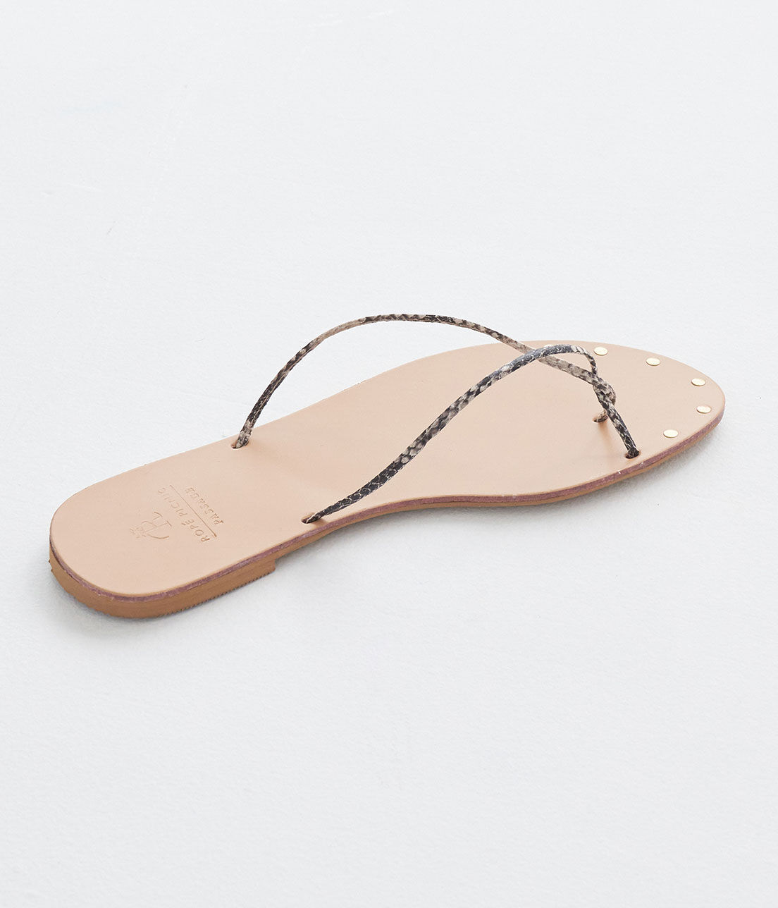 ROPE PICNIC PASSAGE「平スタッズツイストトングサンダル」|サンダル|