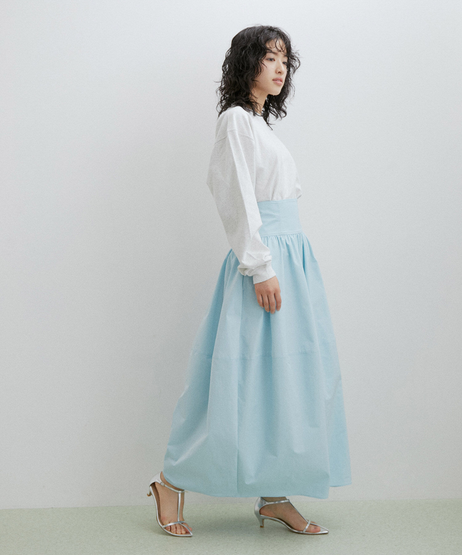 ADAM ET ROPE'「【サステナブル】ナロークロスストラップサンダル」|サンダル|