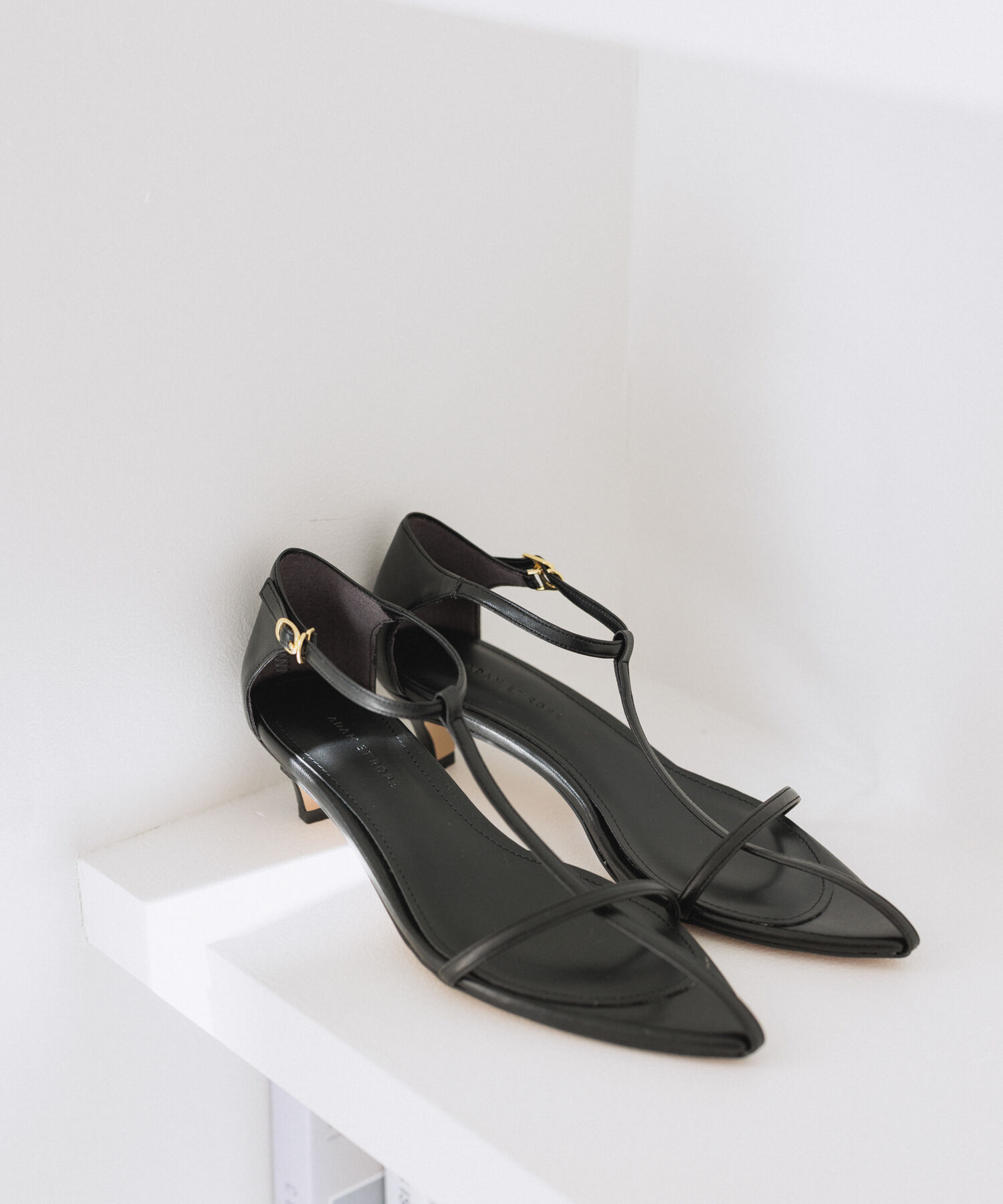 ADAM ET ROPE'「【サステナブル】ナロークロスストラップサンダル」|サンダル|