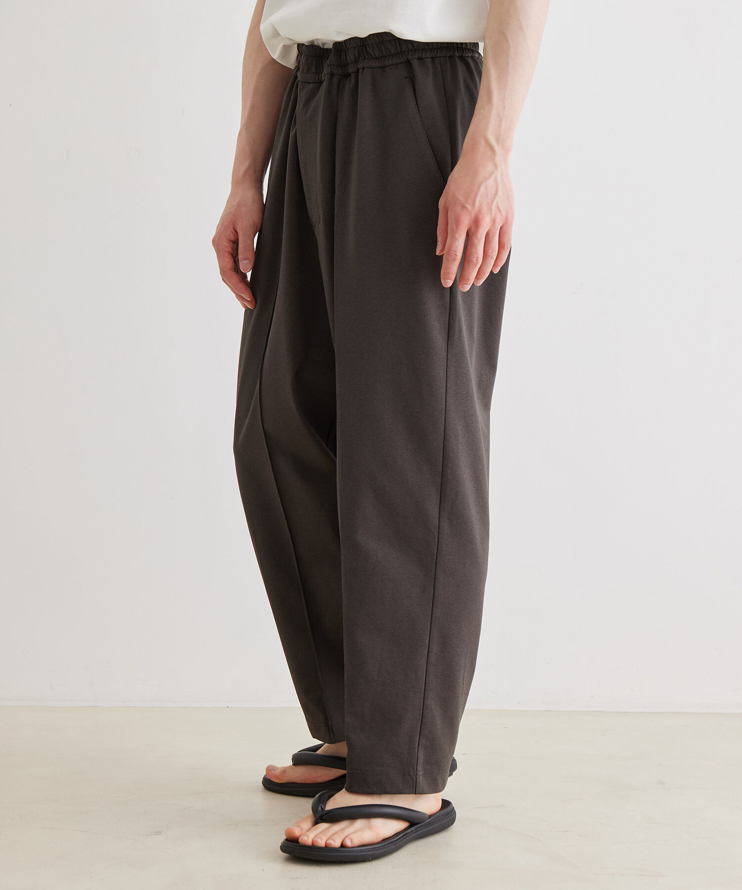 ADAM ET ROPE'「ワイドテーパード ジャージー スラックス / 速乾 / 冷感 / イージーケア / ユニセックス」|スラックス|ブラック(01)