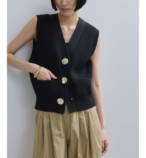 ADAM ET ROPE'「【WEB限定】・【サステナブル】ウェーブボタンVネックニットジレ」|ベスト・ジレ|ブラック(01)