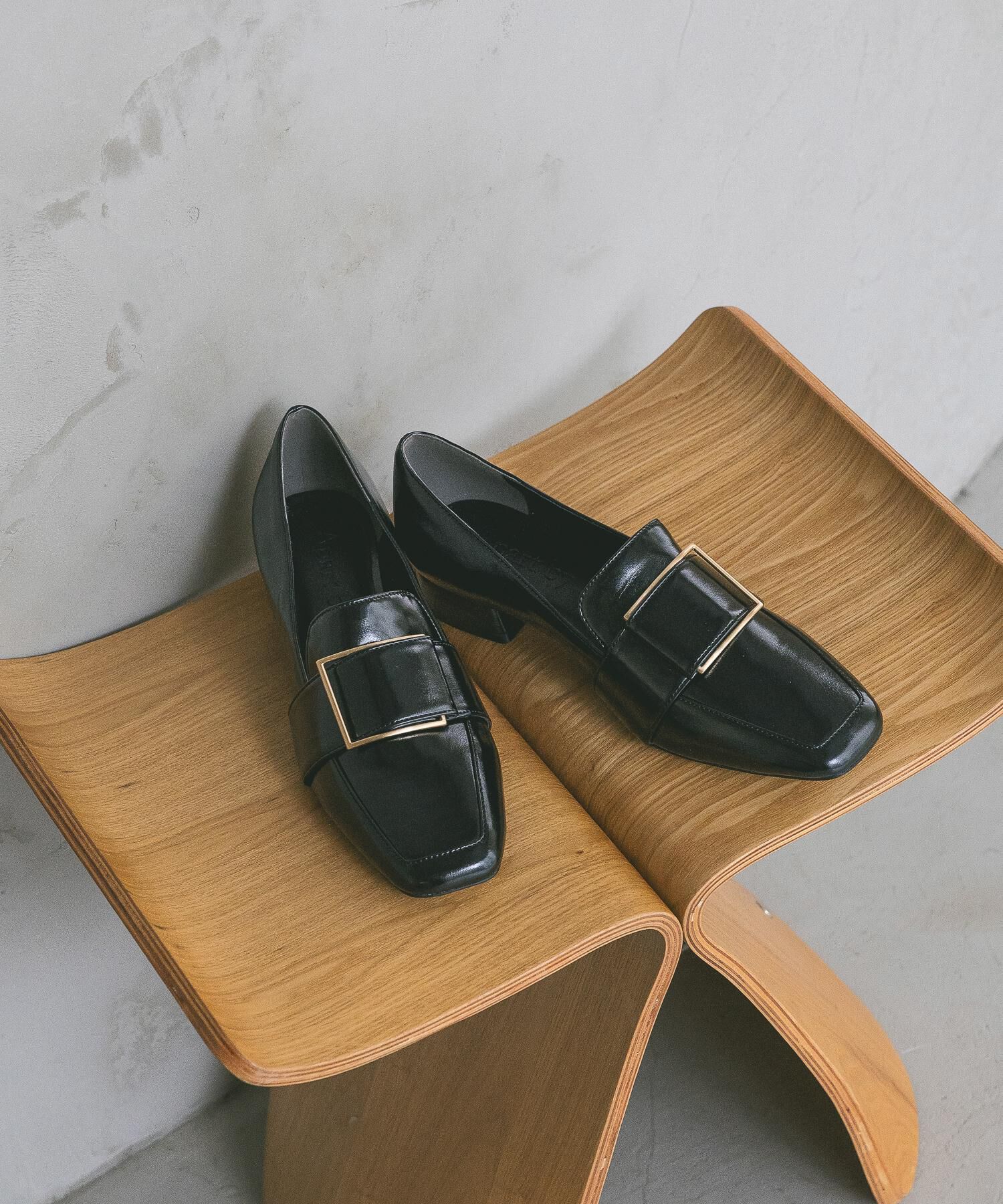 A part by 「【3サイズ展開】バックルヒールローファー」|ローファー|ブラック