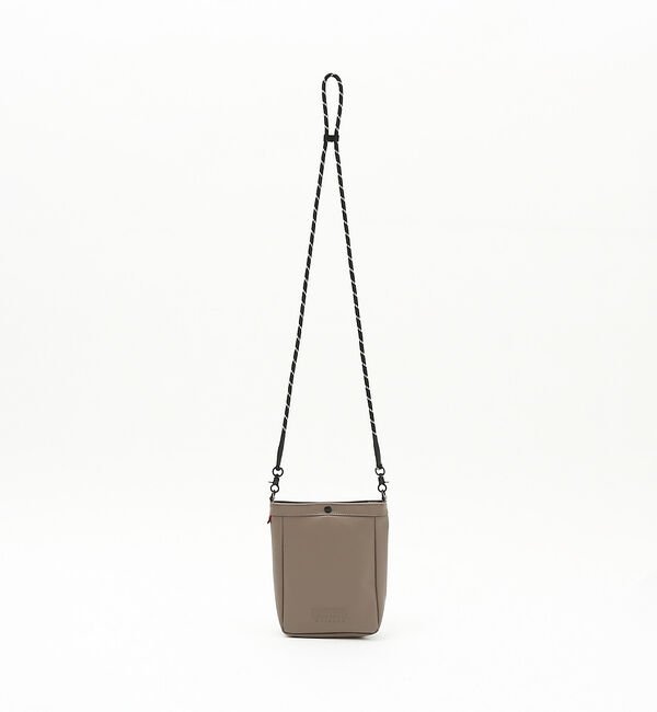 ABAHOUSE「エンボスロゴザイルショルダー」|ショルダー・メッセンジャー|ブラウン