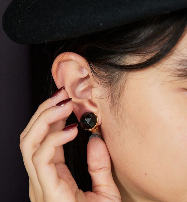 Rouge vif「【Caline Paris /カリーヌパリ 】ブラックストーンイヤリング」|ピアス|ゴールド