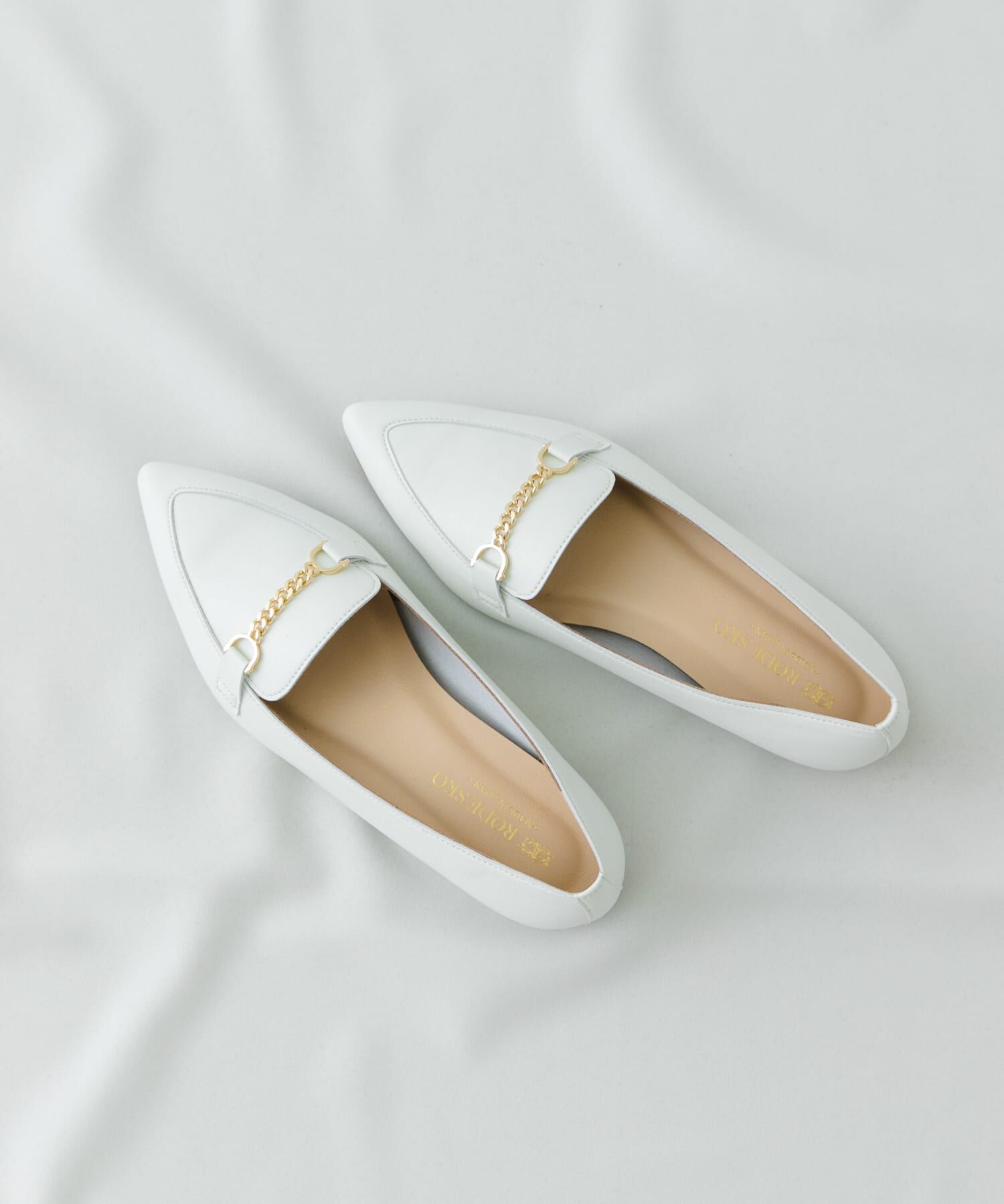 RODE SKO「『MADE IN JAPAN』プチチェーンフラットシューズ」|ローファー|ホワイト