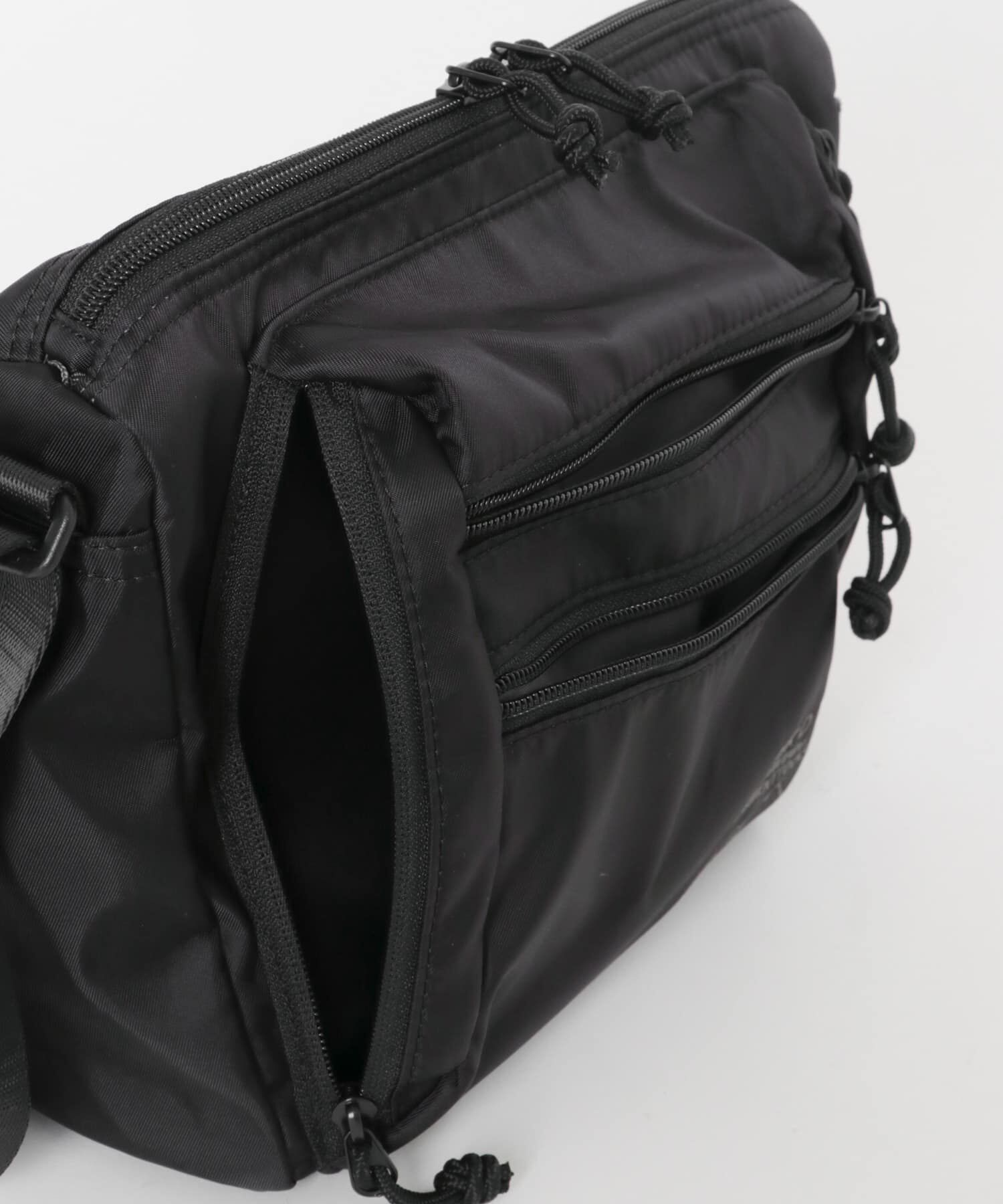 URBAN RESEARCH DOORS「URD マルチポケットショルダーバッグ」|ショルダー・メッセンジャー|