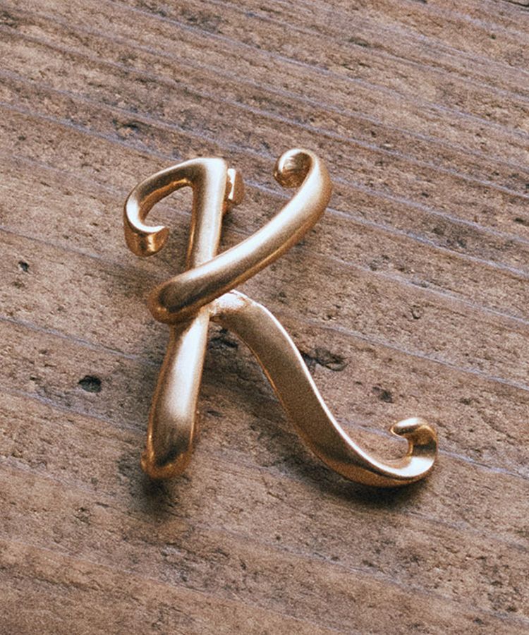 earth music&ecology「イニシャルブローチ」|その他|K