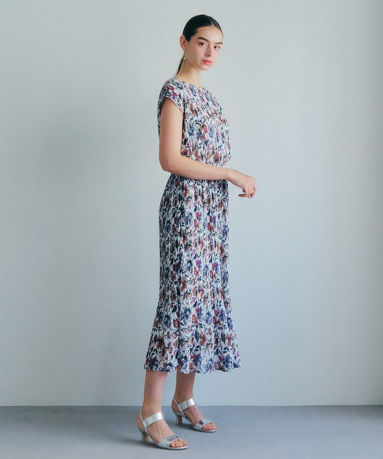 YECCA VECCA「フラワー柄プリーツワンピース」|ワンピース|