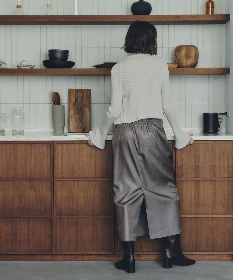 YECCA VECCA「シャイニーロングスカート」|タイト|