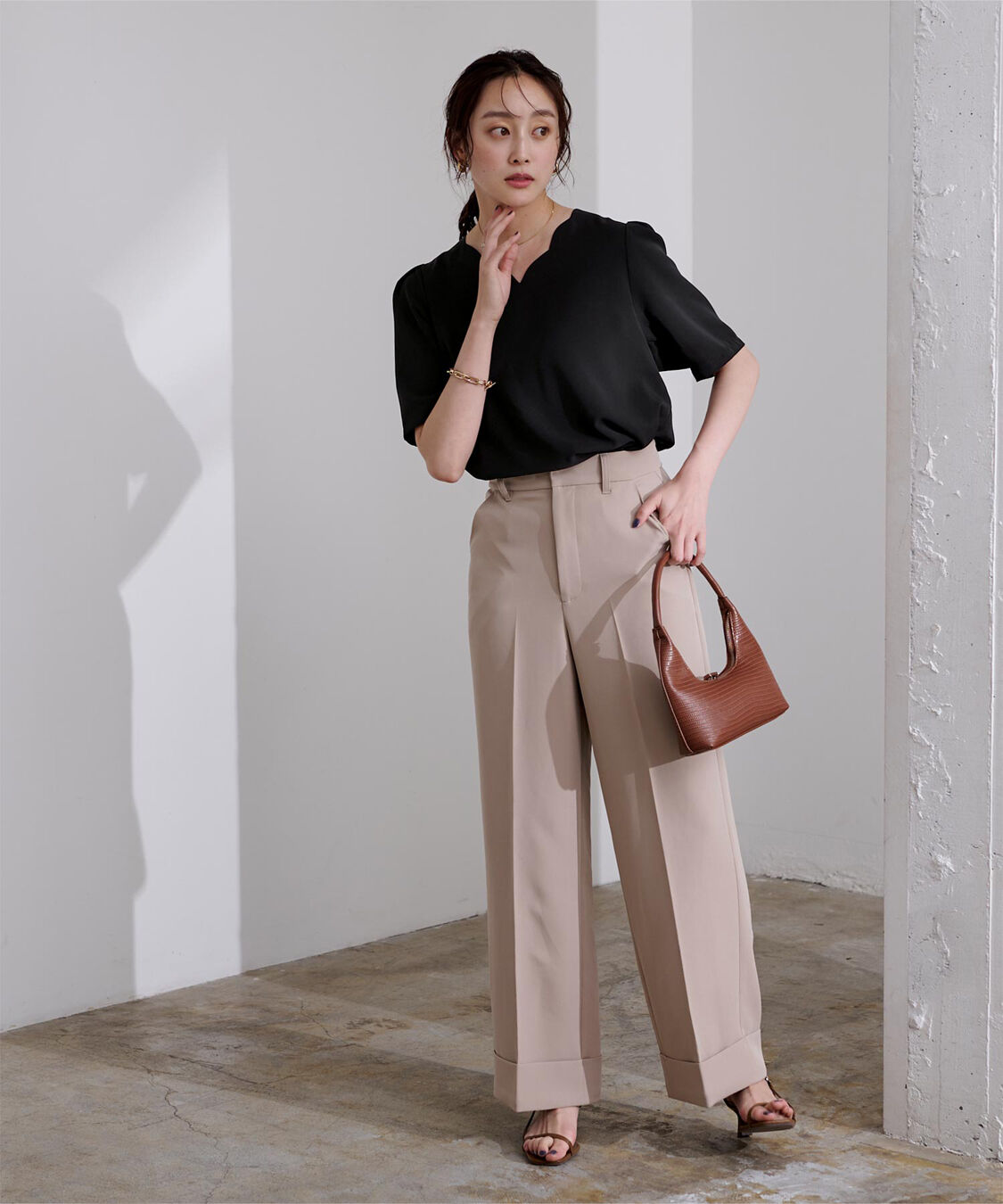 ur's「Vネックスカラップタックスリーブトップス」|Tシャツ・カットソー|