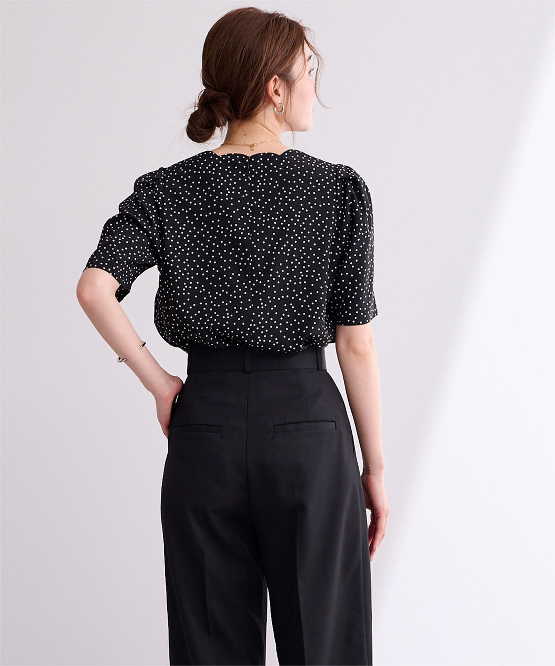 ur's「Vネックスカラップタックスリーブトップス」|Tシャツ・カットソー|