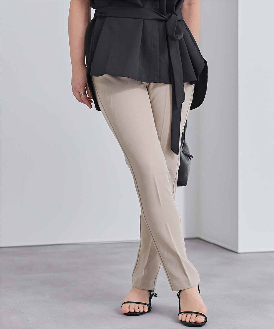 ur's「センタープレススティックパンツ」|スラックス|