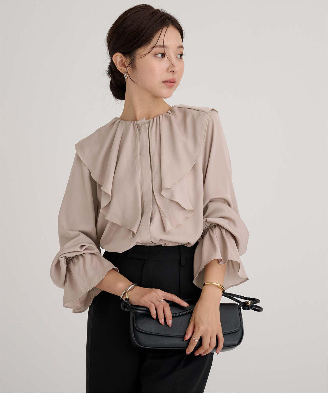 ur's「フリルカラーキャンディスリーブブラウス」|シャツ・ブラウス|グレージュ