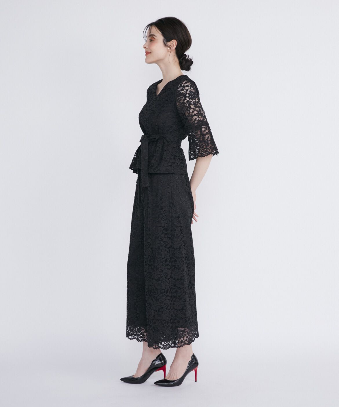 Maglie le cassetto「《M Maglie le cassetto》リボンベルト付きVネックレースブラウス」|シャツ・ブラウス|