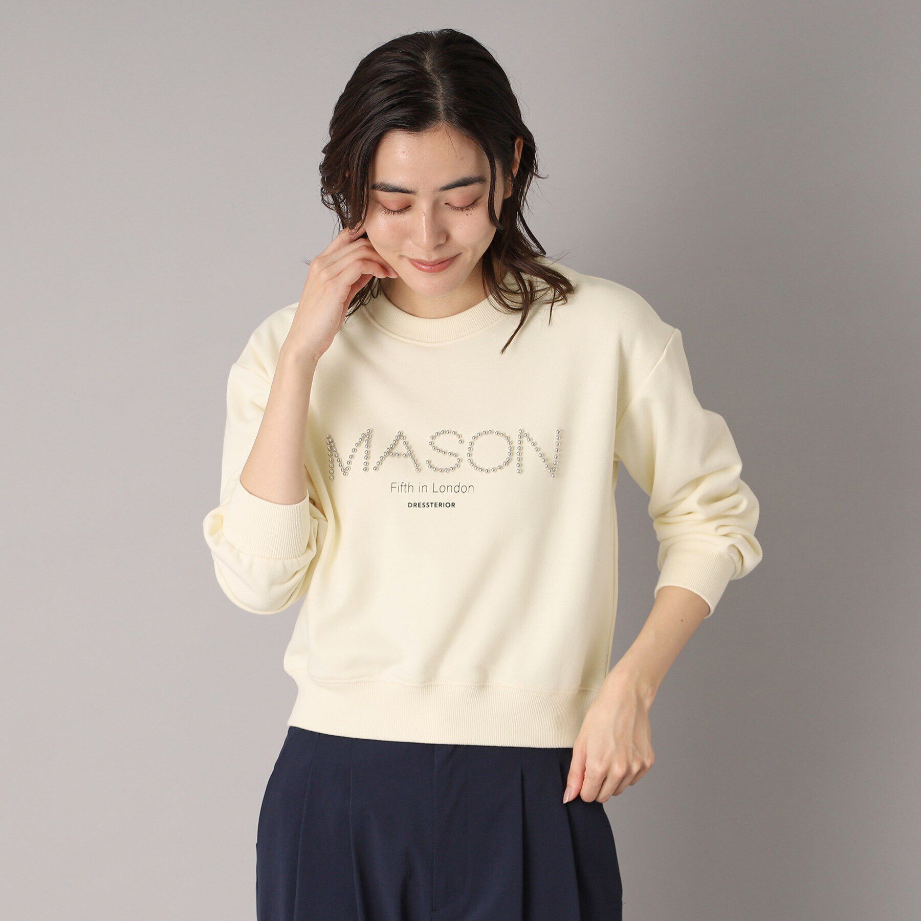 DRESSTERIOR「【洗える/ショート丈】メイソンスタッズロゴ裏毛プルオーバー」|パーカー|