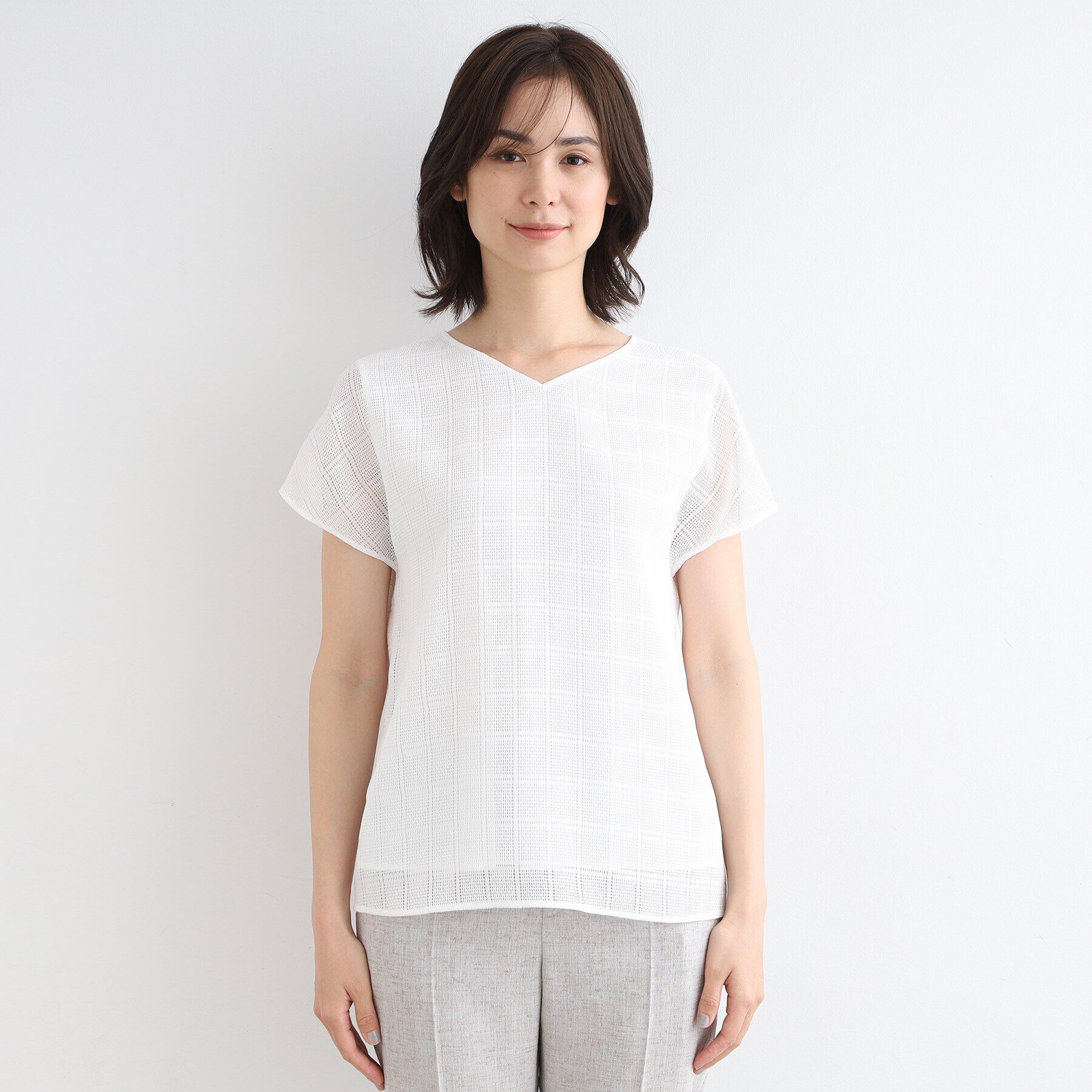 INDIVI「【洗える／日本製】シアーチェック柄Vネックブラウス」|シャツ・ブラウス|