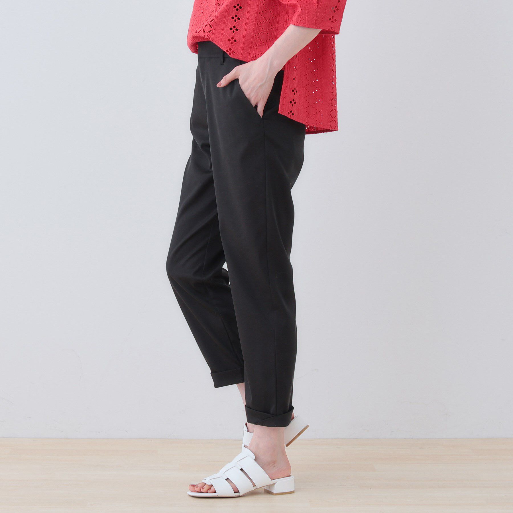 INDIVI「【洗える／高ストレッチ】クロップド丈サテンテーパードパンツ」|その他|