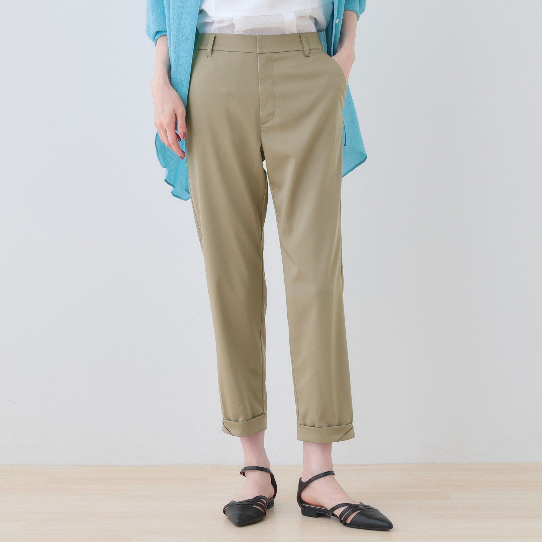 INDIVI「【洗える／高ストレッチ】クロップド丈サテンテーパードパンツ」|その他|オリーブグリーン(0