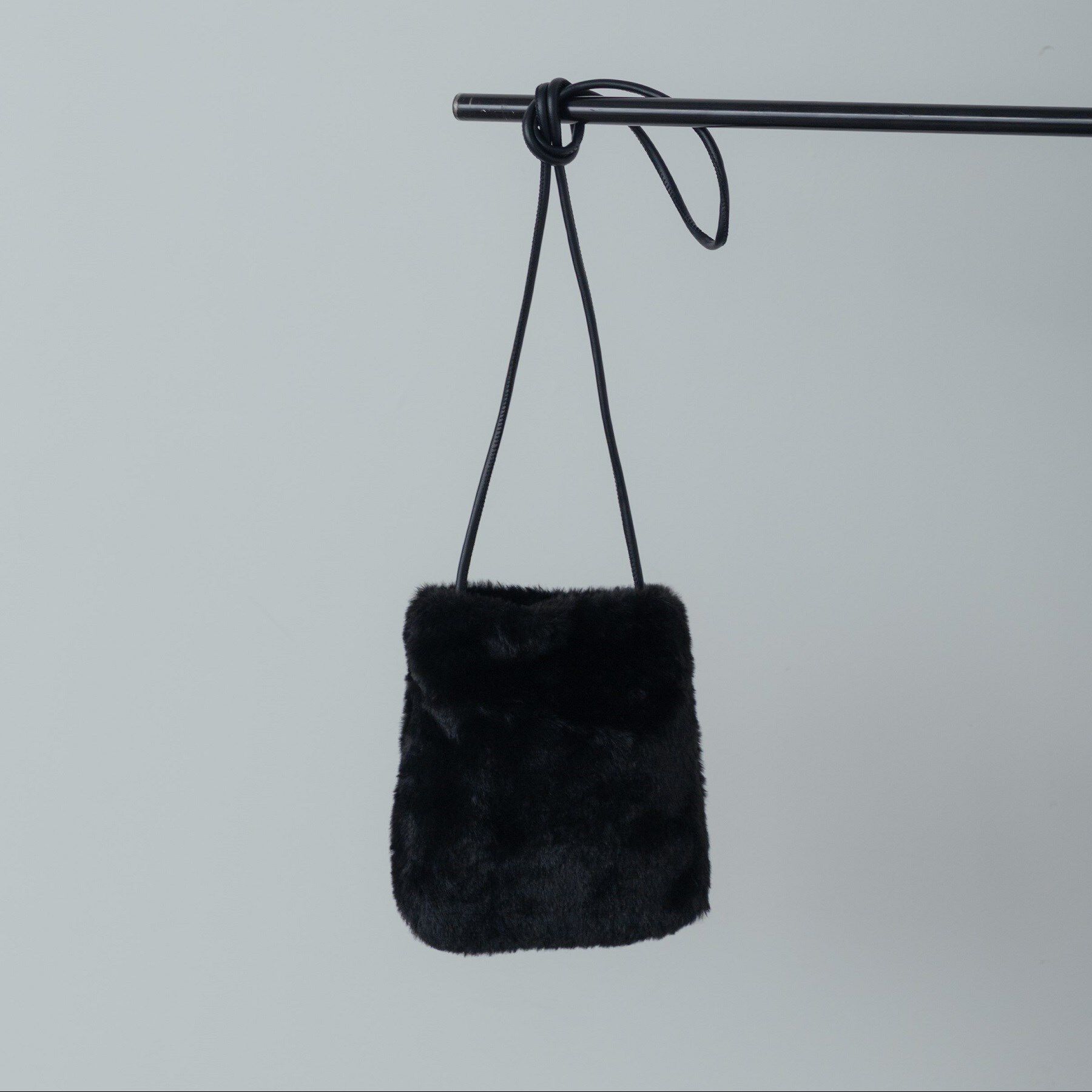 GALLEST「フェイクファーポシェット」|ショルダー・メッセンジャー|ブラック(019)