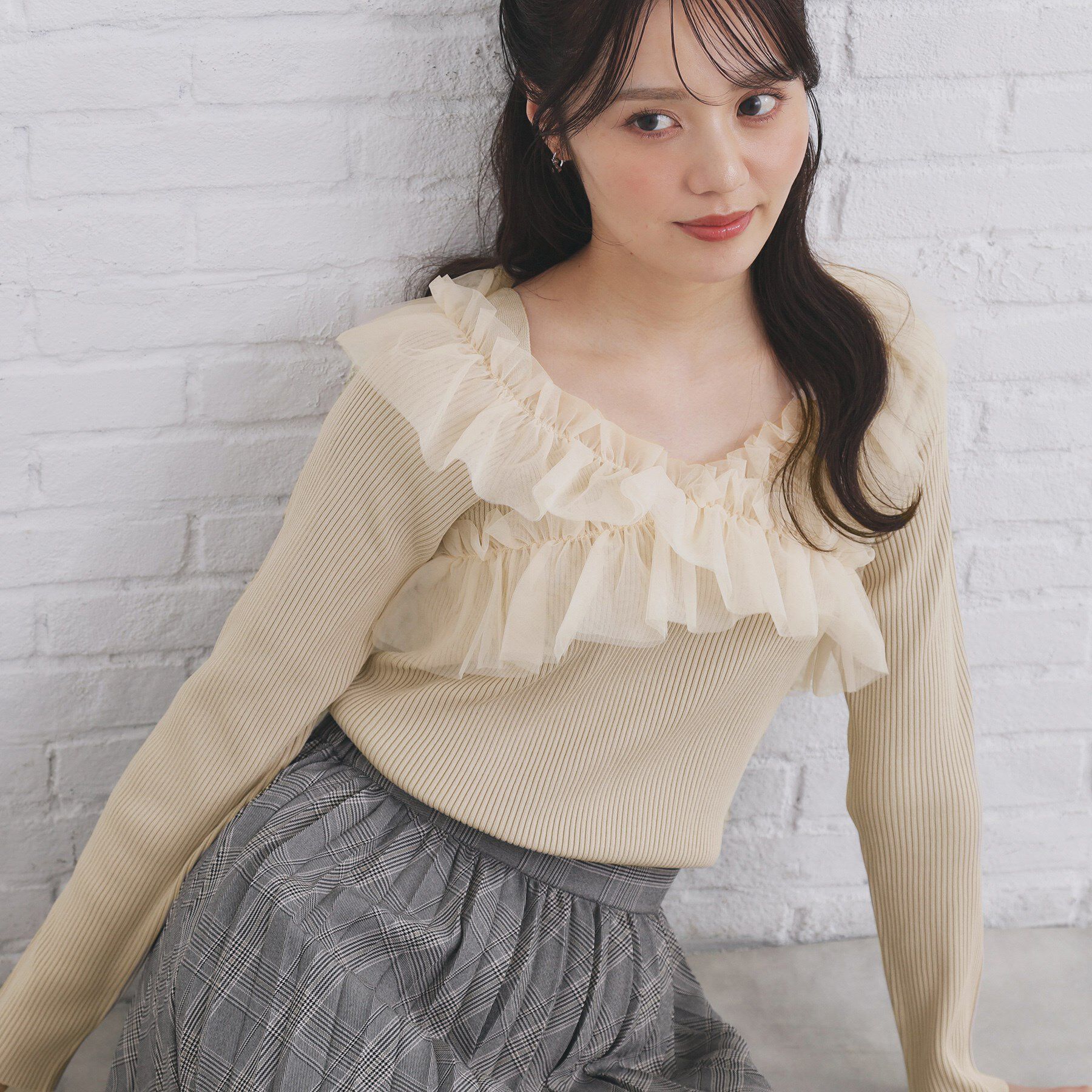 index「クロスチュールフリルリブニット【洗濯機OK/抗ピル】」|ニット・セーター|グレージュ(050)