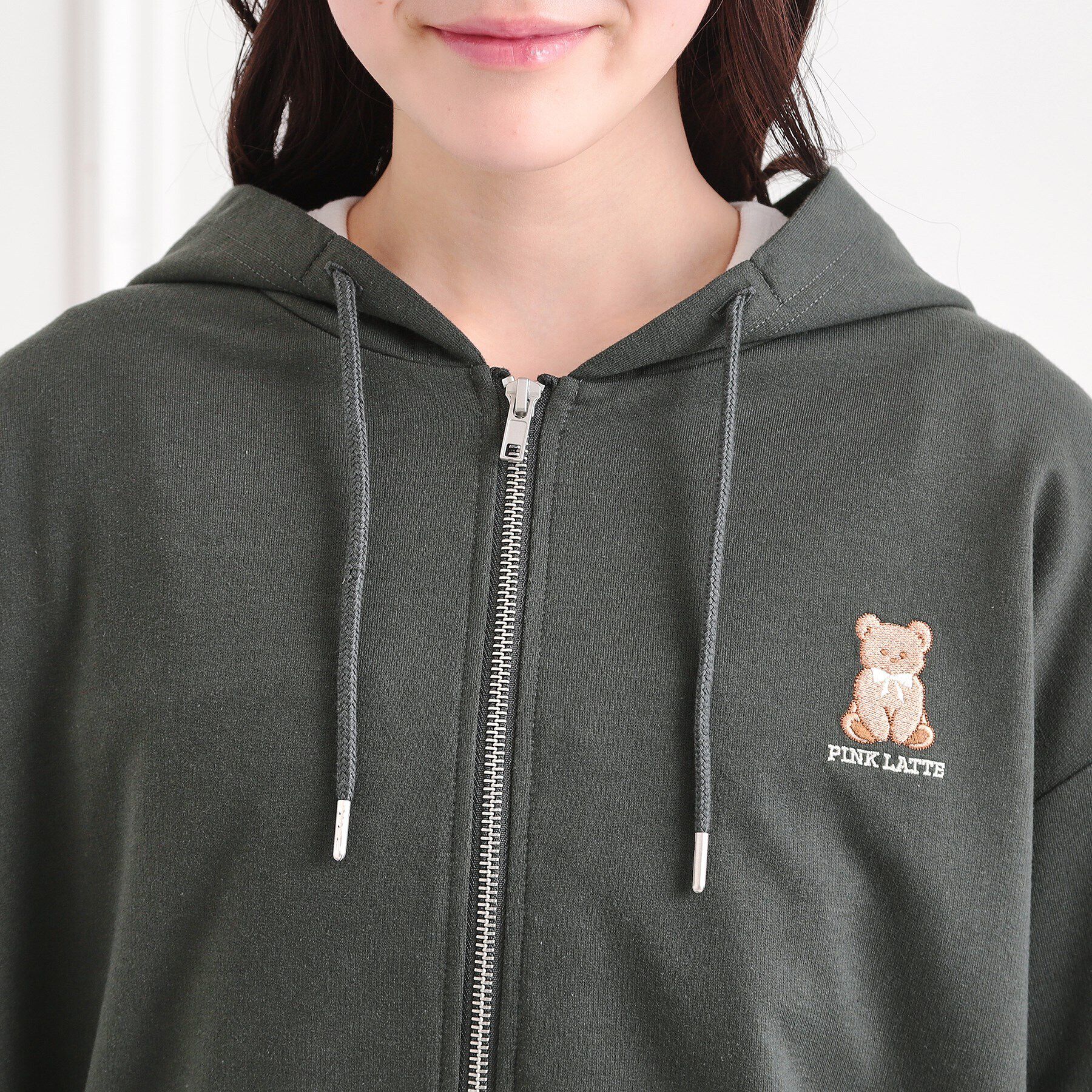PINK-latte「ミニ裏クマ刺繍ジップパーカ」|パーカー|