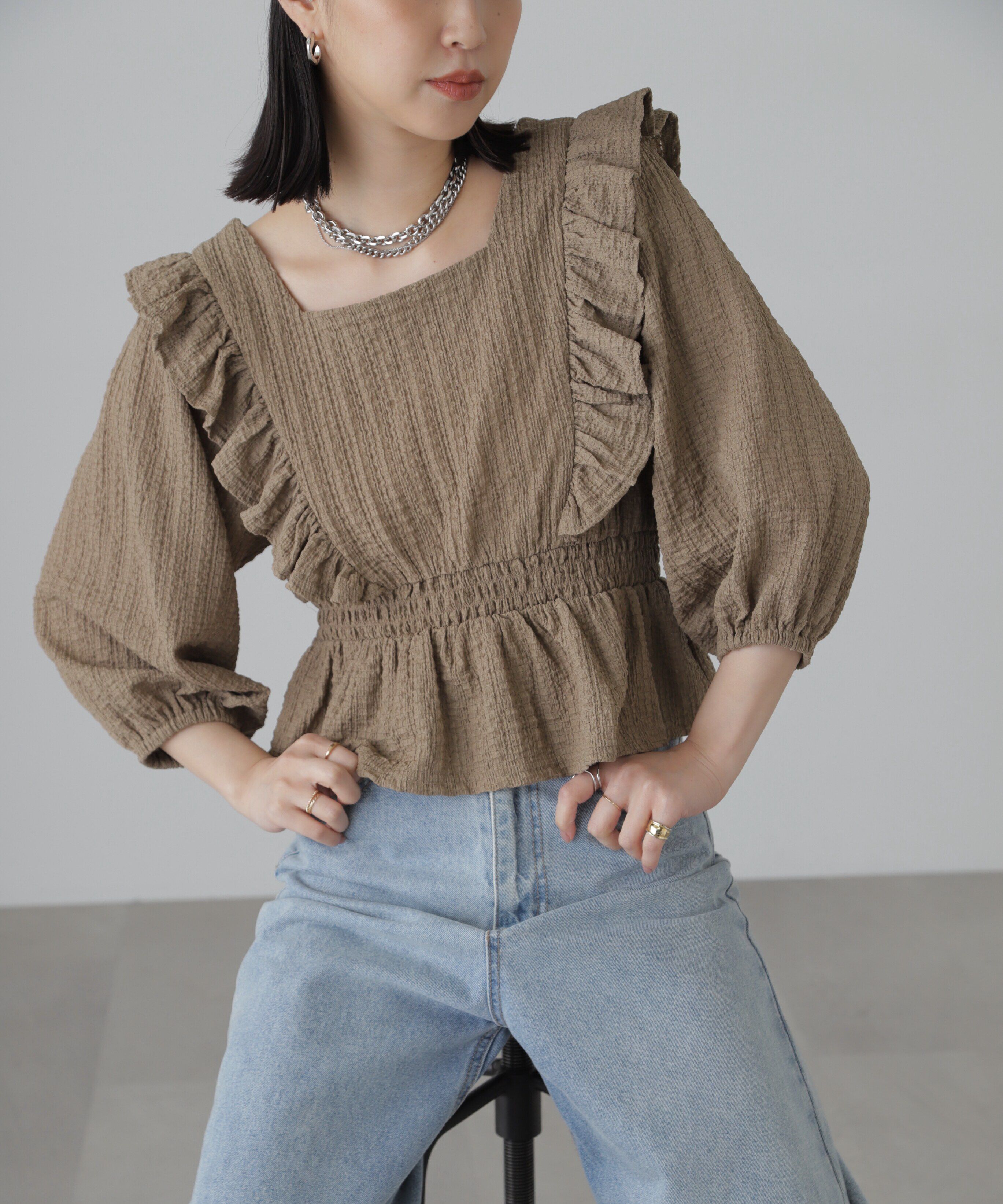  「肩フリルウエストシャーリングブラウス」|シャツ・ブラウス|モカ