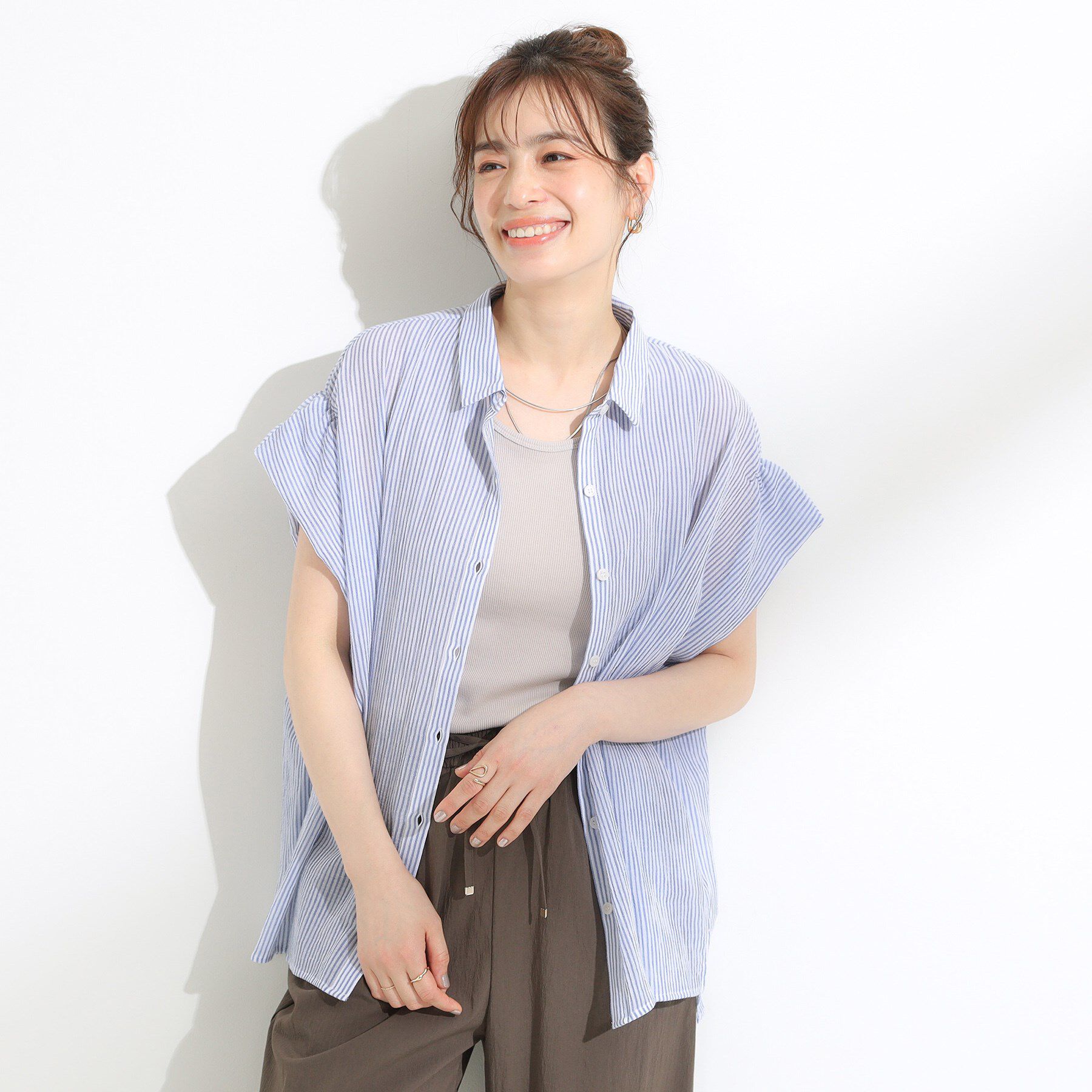 SHOO･LA･RUE「【S-LL】さらシャリコットン 上品なシアー感のフロントボタンシャツ」|シャツ・ブラウス|