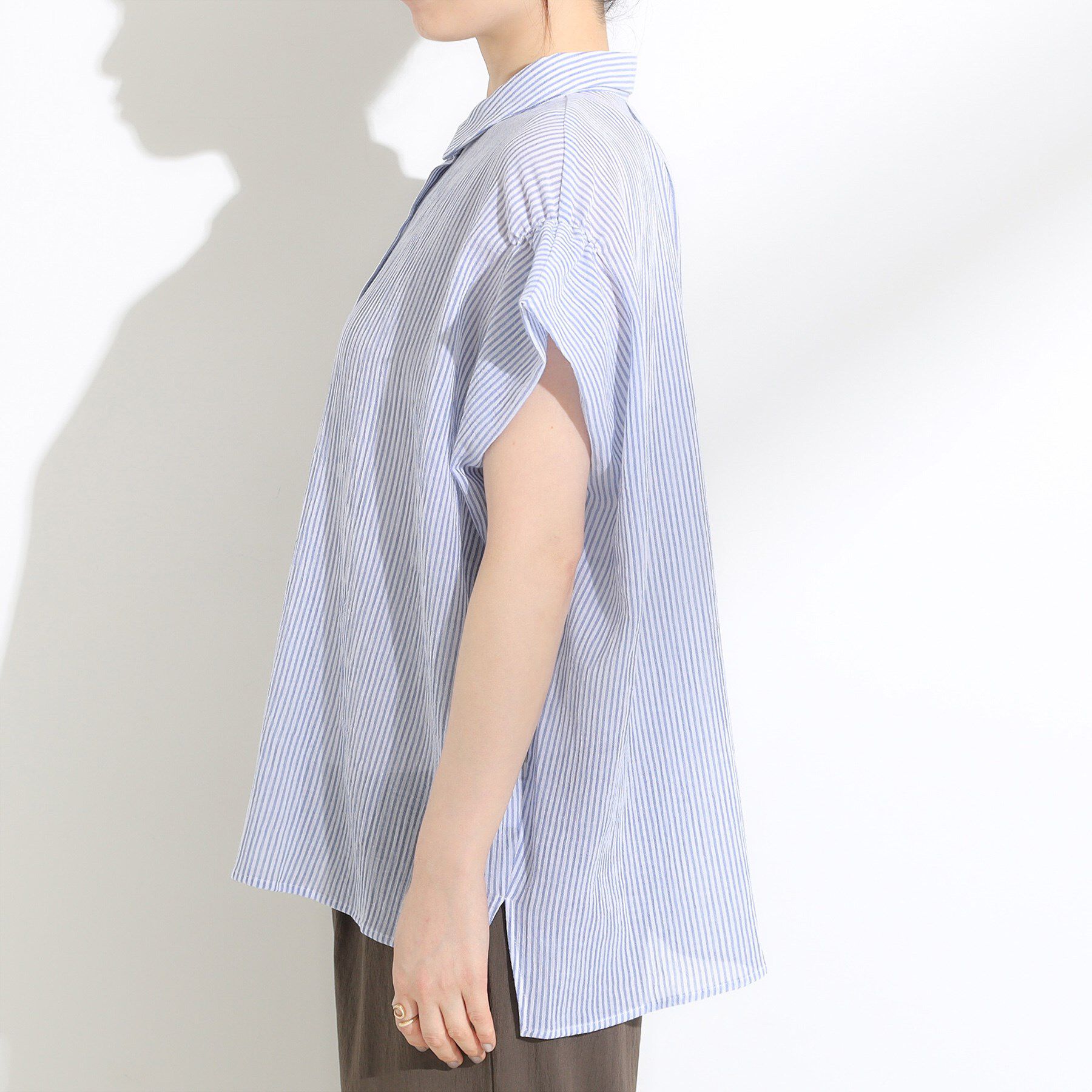 SHOO･LA･RUE「【S-LL】さらシャリコットン 上品なシアー感のフロントボタンシャツ」|シャツ・ブラウス|