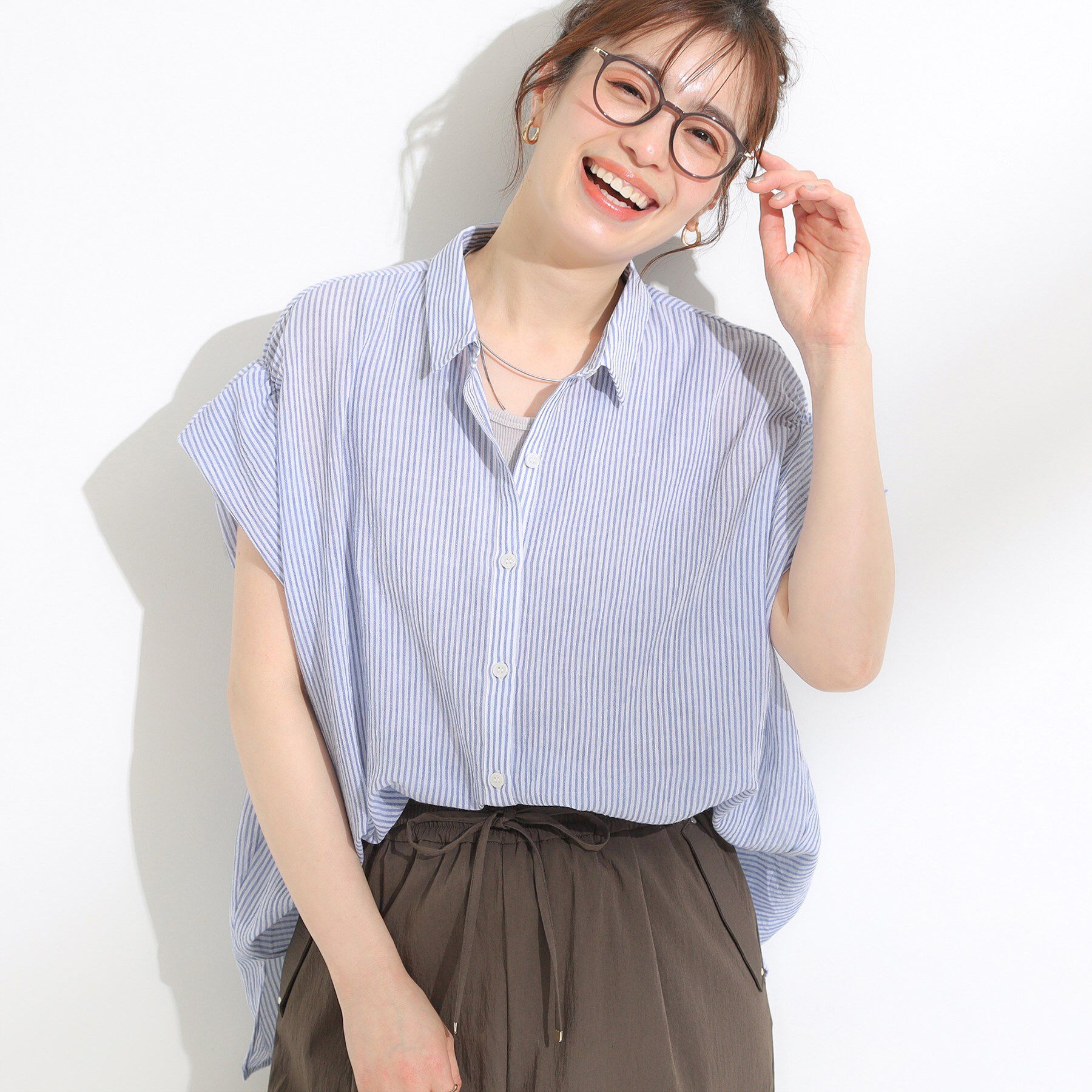 SHOO･LA･RUE「【S-LL】さらシャリコットン 上品なシアー感のフロントボタンシャツ」|シャツ・ブラウス|ブルー(392)