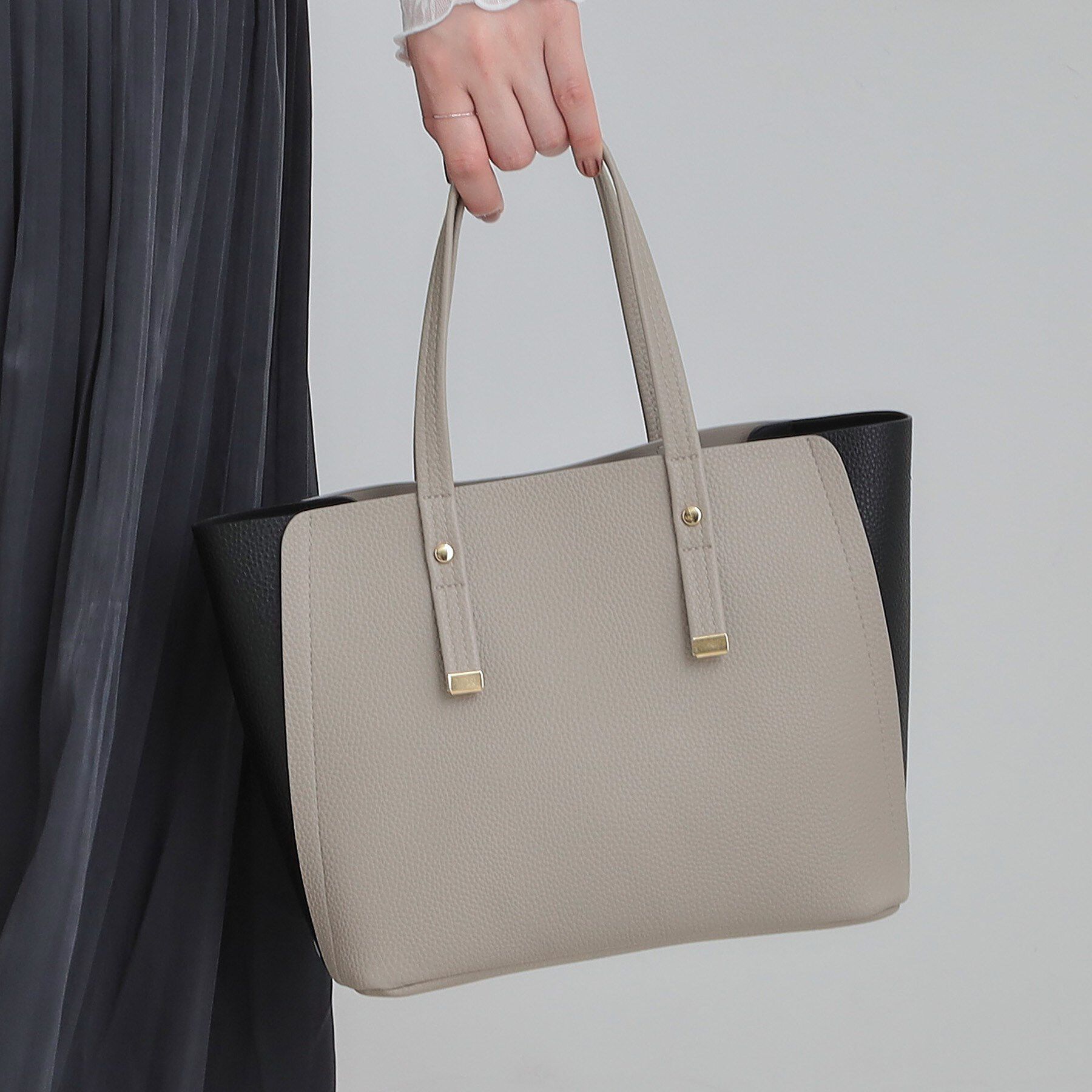 SHOO･LA･RUE「【軽量】ハンドル金具配色トートバッグ」|トートバッグ|