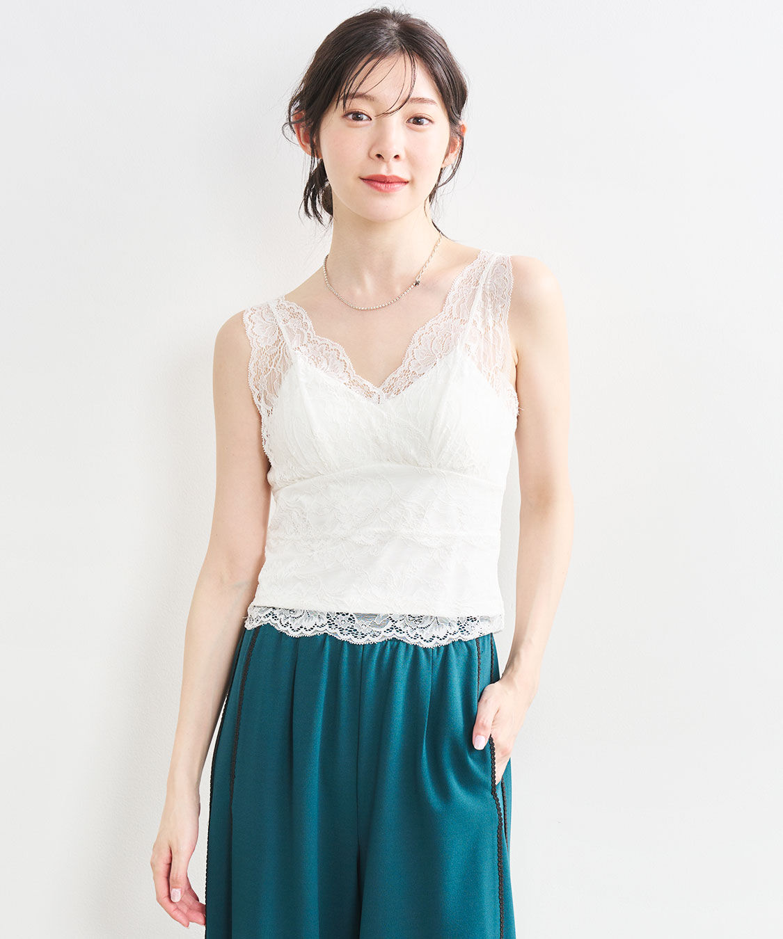 COCO DEAL「カップ付きVネックレースインナー」|インナー|オフ