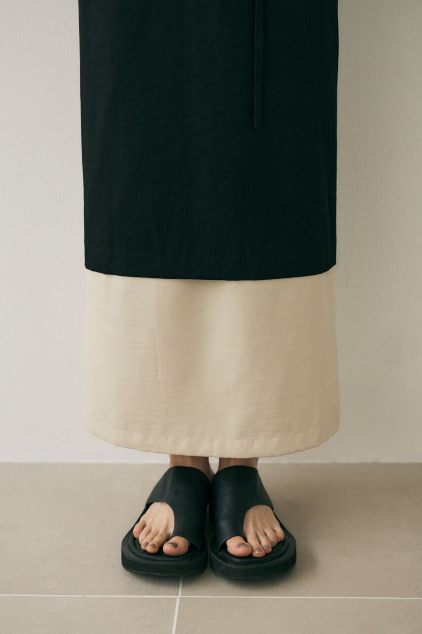 MOUSSY「原料の一部にﾘｻｲｸﾙﾎﾟﾘｴｽﾃﾙを使用した程よい光沢感と落ち感 」|スカート|