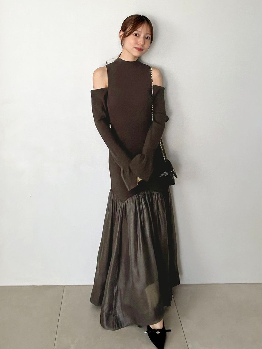 SNIDEL「Sustainableコールドショルダーニットワンピース」|ワンピース|