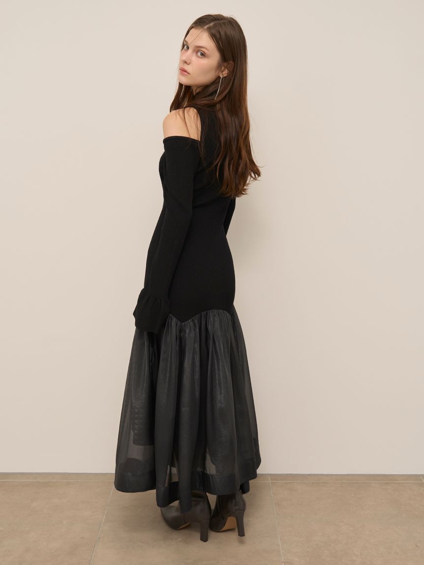 SNIDEL「Sustainableコールドショルダーニットワンピース」|ワンピース|