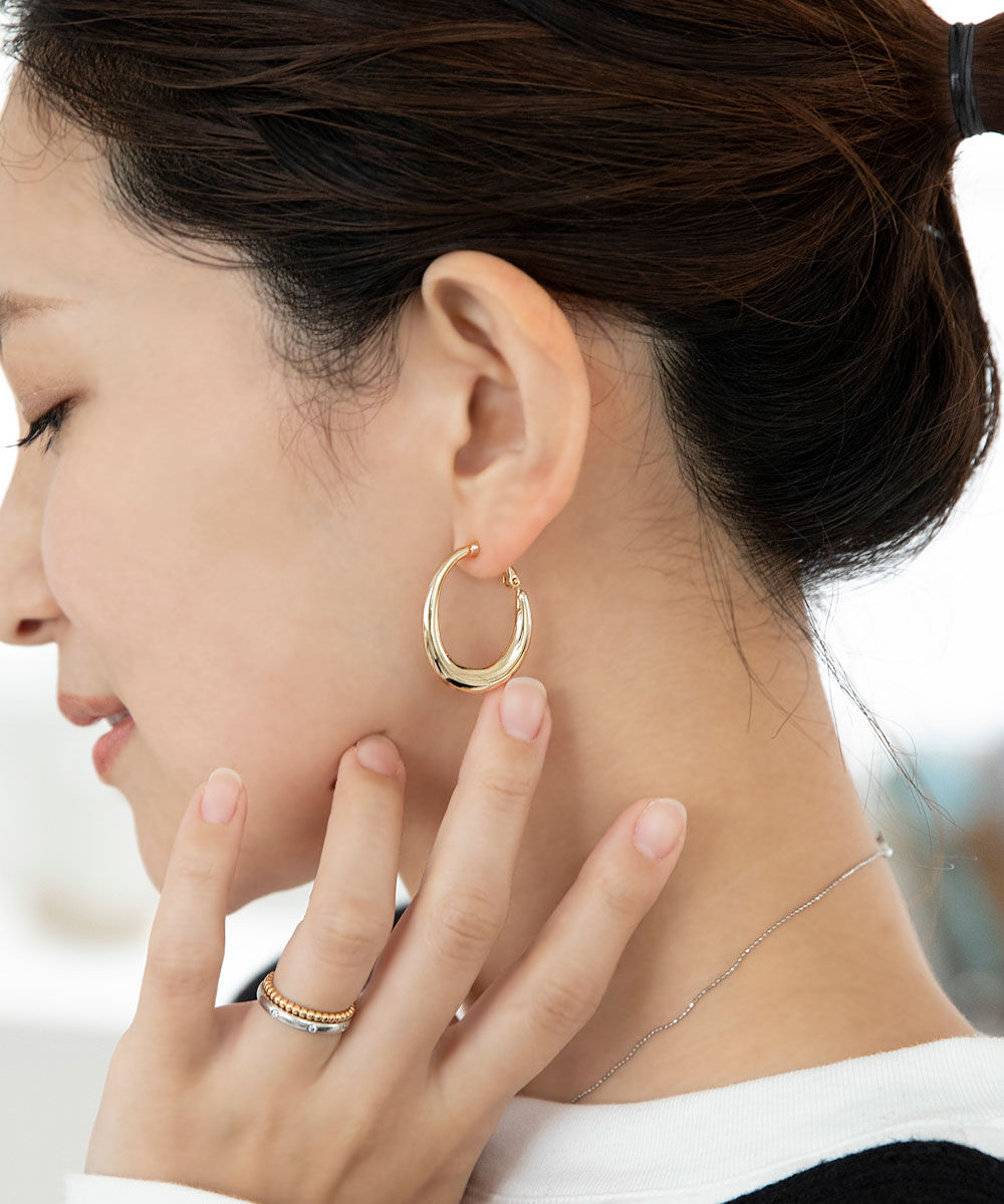 colleca la「オーバルフープイヤリング」|イヤリング|