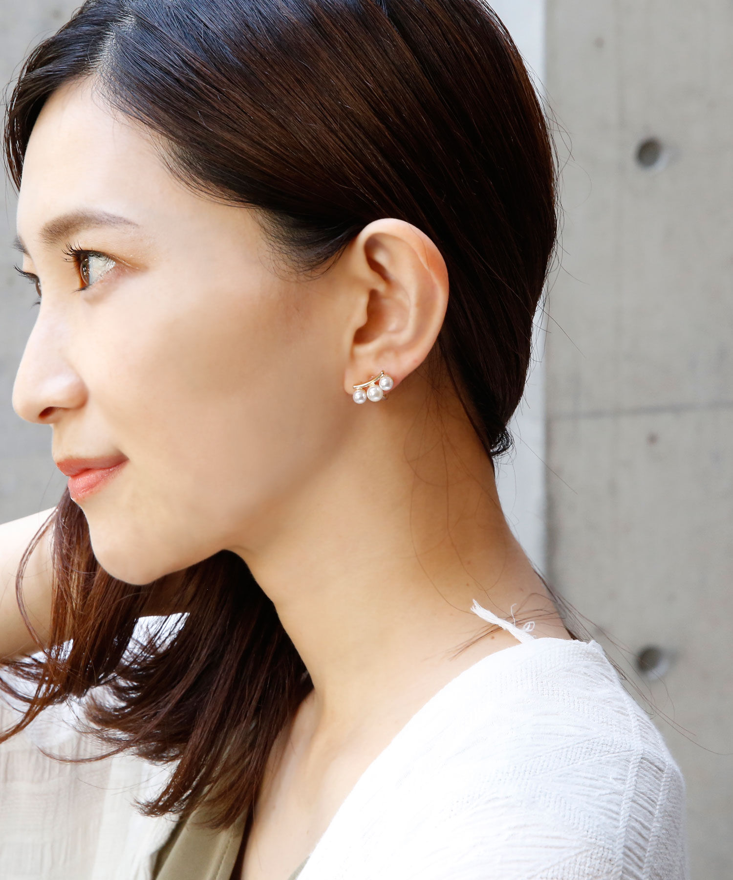 colleca la「ノンホール・3粒パールの樹脂イヤリング」|イヤリング|