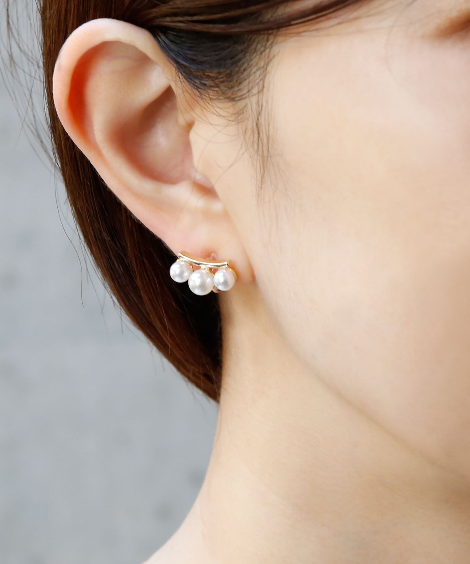 colleca la「ノンホール・3粒パールの樹脂イヤリング」|イヤリング|