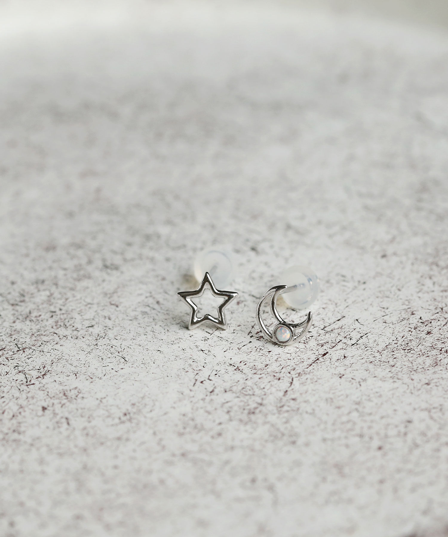 colleca la「[silver925]月と星のピアス〈金属アレルギー対応〉」|ピアス|シルバー