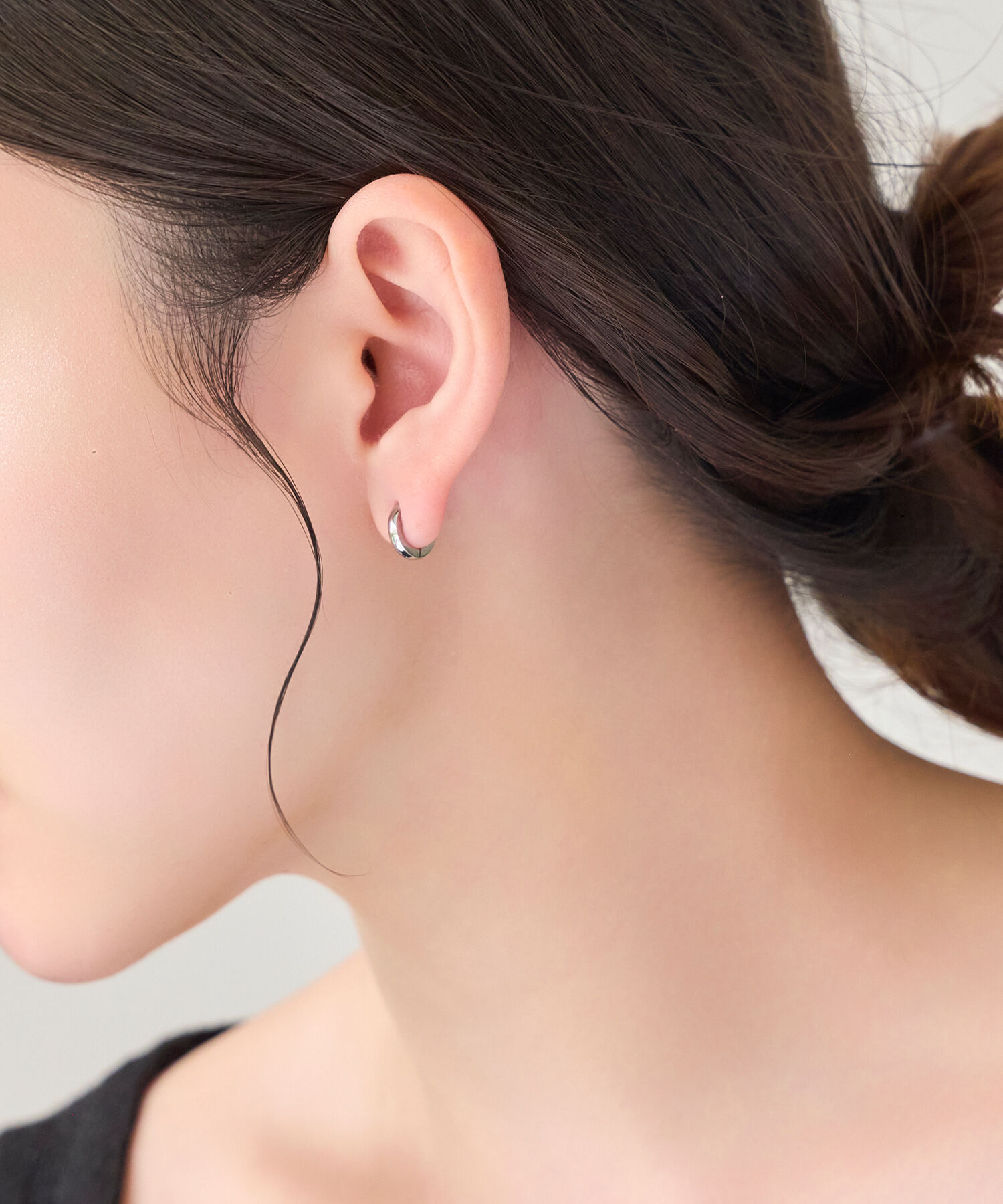 Phoebe「【金属アレルギー対応】ワンタッチメタルフープミニピアス　シルバー/サージカルステンレス」|ピアス|