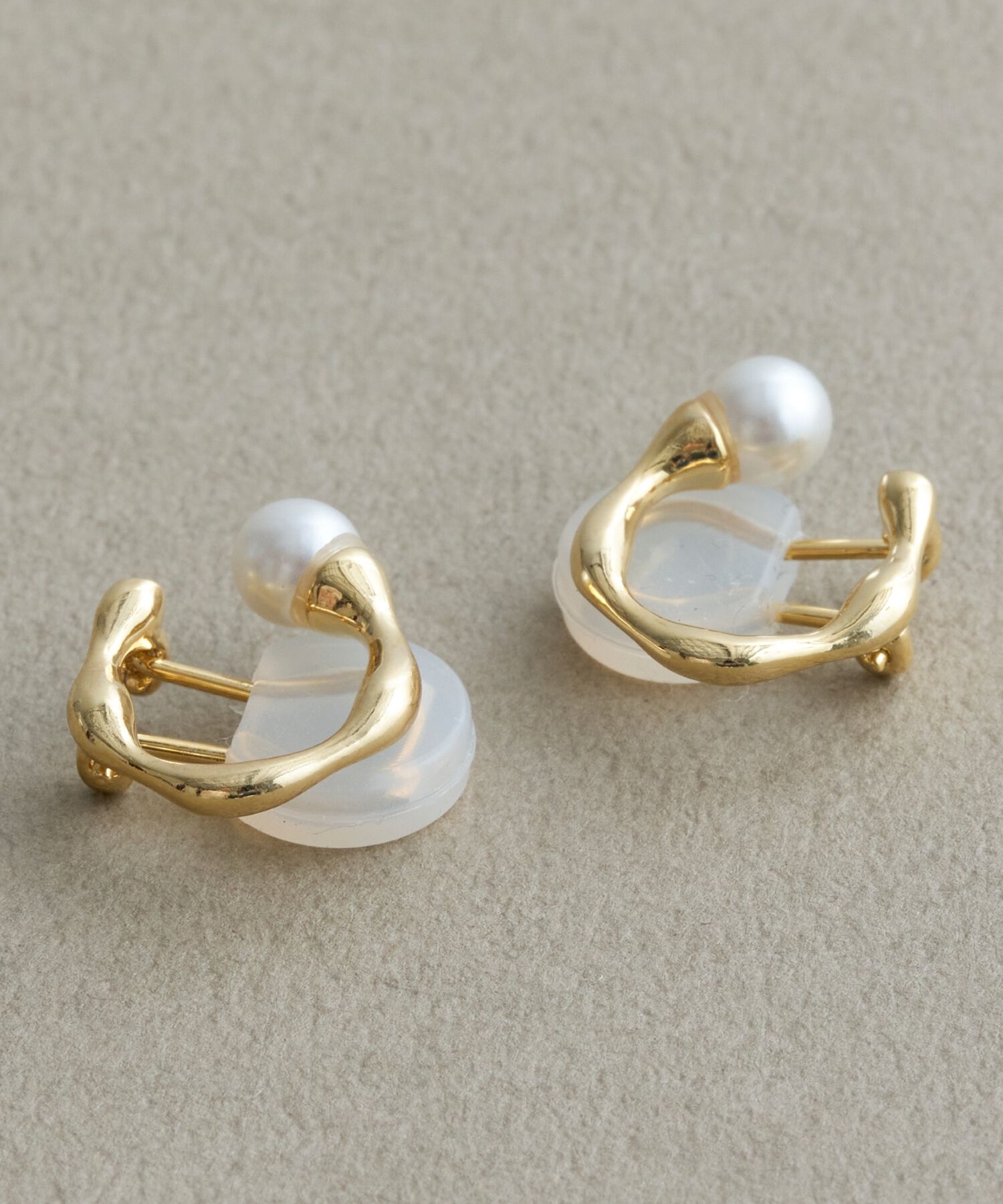 Phoebe「【痛くないシリーズ】スウェルラインパールエアリーイヤリング」|イヤリング|