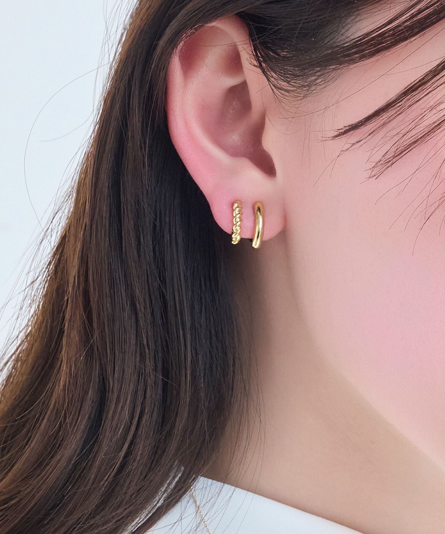Phoebe「【痛くないシリーズ金属アレルギー対応】ダブルツイストメタルフロートライトフィットイヤリング　ゴールド」|イヤリング|