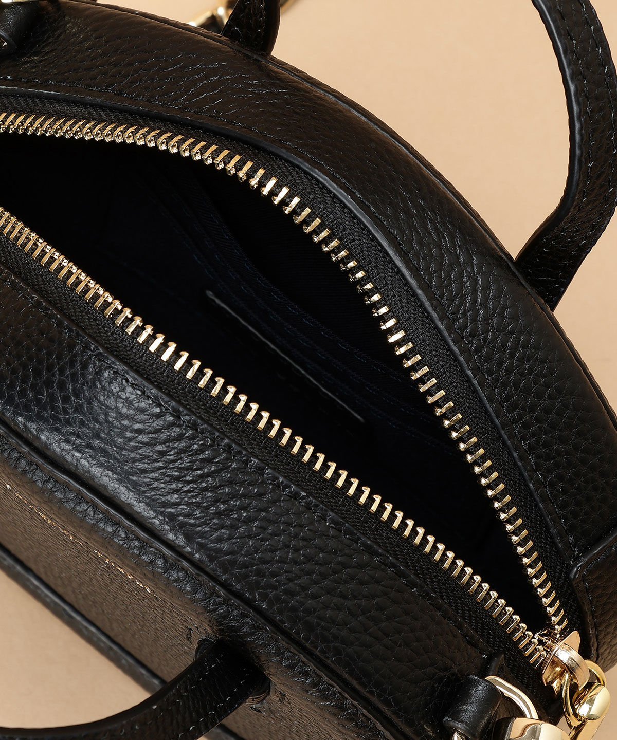 Samantha Thavasa「シンプルサークル型 レザーミニショルダーバッグ」|ショルダー・メッセンジャー|