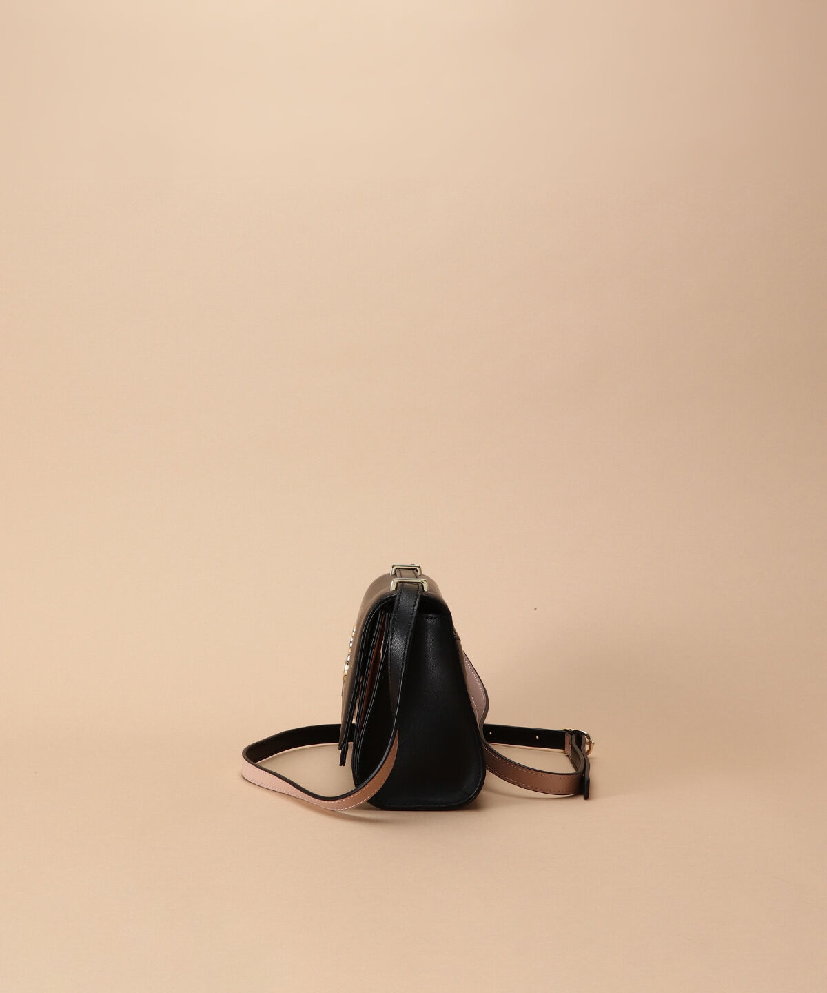 Samantha Thavasa「[日韓共同企画]メタルロゴスプリットレザーショルダーバッグ」|ショルダー・メッセンジャー|