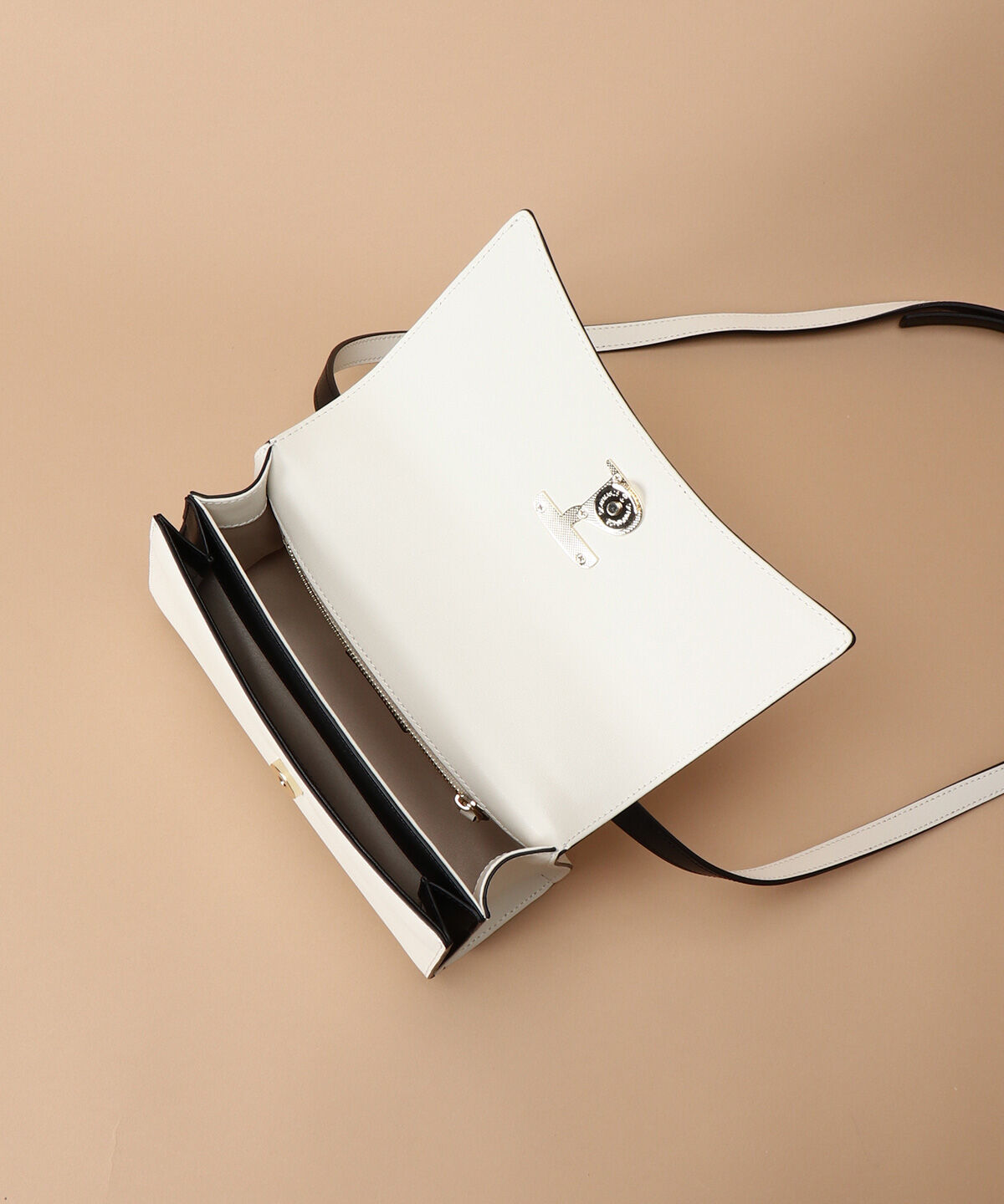 Samantha Thavasa「[日韓共同企画]メタルロゴスプリットレザーショルダーバッグ」|ショルダー・メッセンジャー|