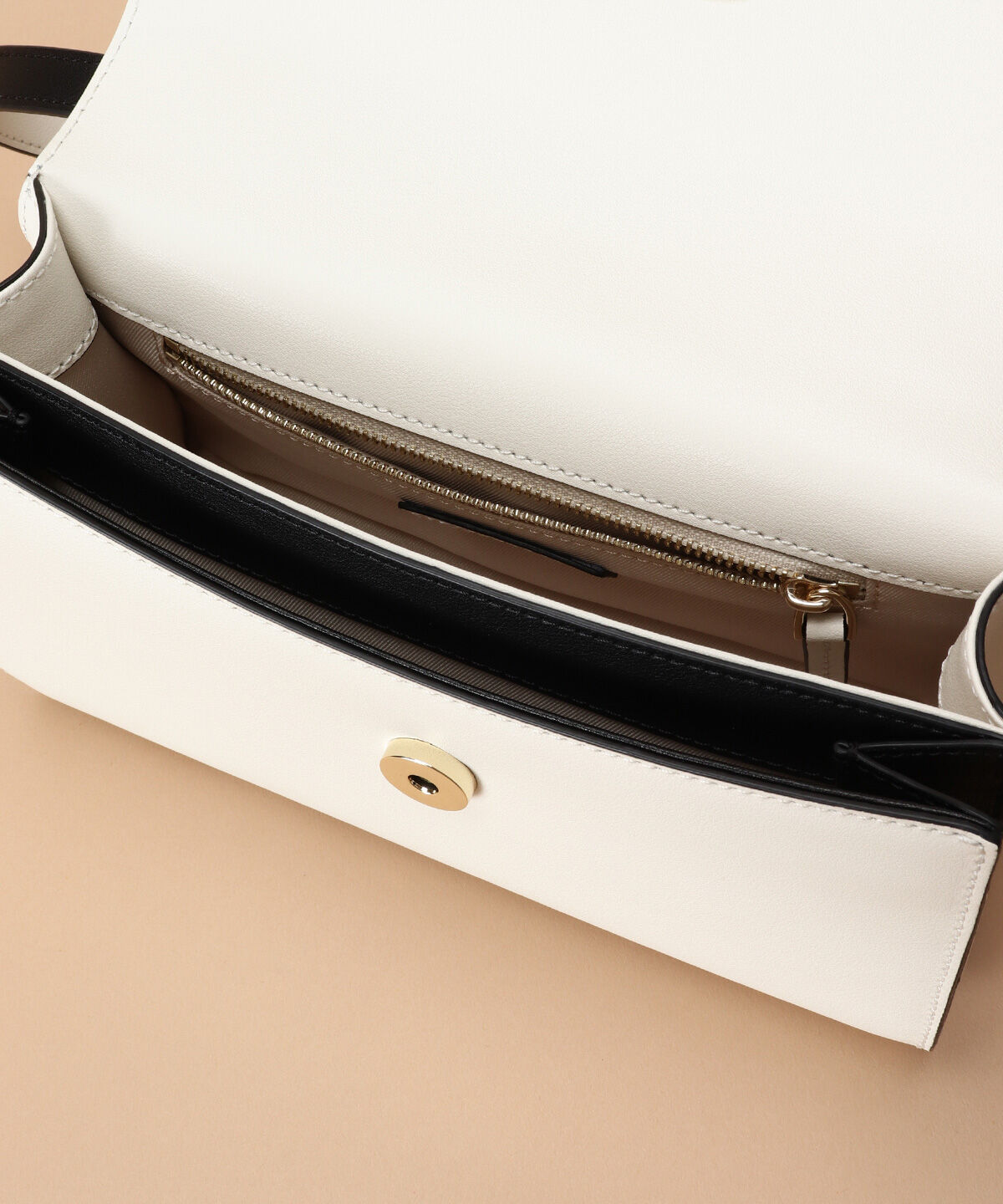 Samantha Thavasa「[日韓共同企画]メタルロゴスプリットレザーショルダーバッグ」|ショルダー・メッセンジャー|