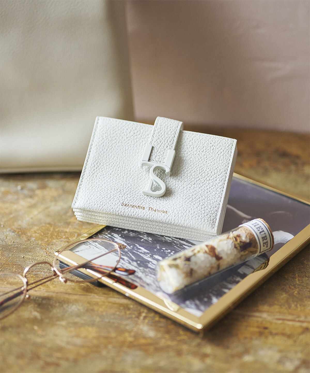 Samantha Thavasa「マットアイコン レザー カードケース」|名刺入れ・カードケース|オフホワイト