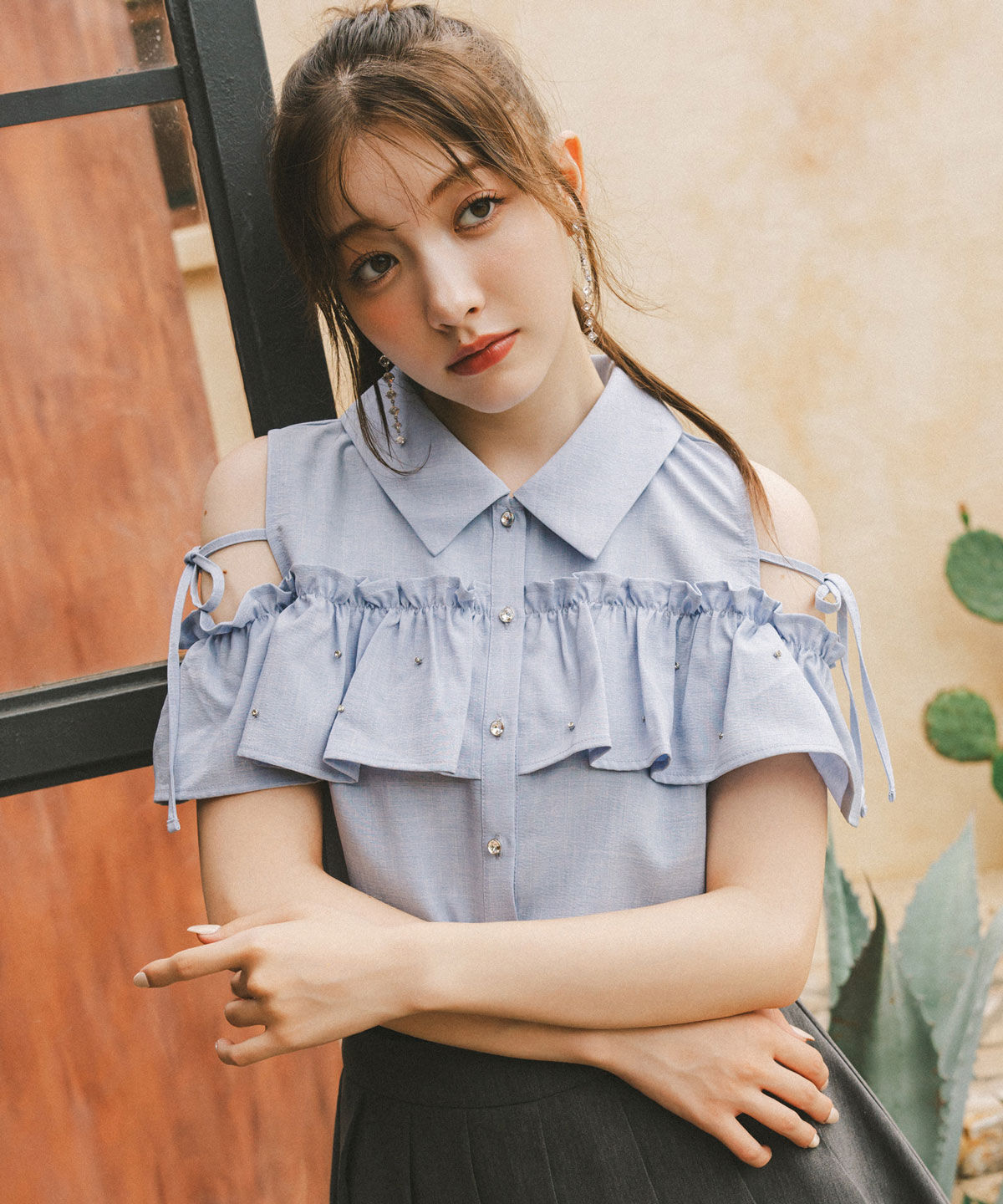 REDYAZEL「フリルビジューオープンショルダーブラウス」|シャツ・ブラウス|