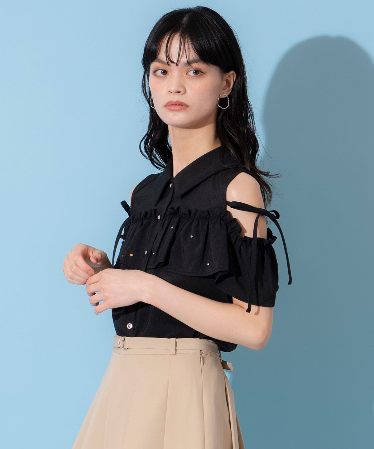 REDYAZEL「フリルビジューオープンショルダーブラウス」|シャツ・ブラウス|