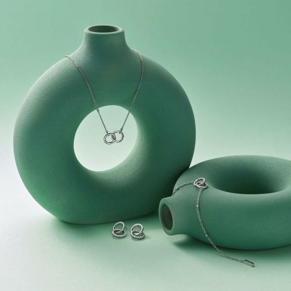 OLIVIA BURTON 「〈OLIVIA BURTON(ｵﾘﾋﾞｱﾊﾞｰﾄﾝ)〉ｸﾗｼｯｸ ｱﾐﾃｨ ｲﾝﾀｰﾛｯｸ ｼﾙﾊﾞｰﾋﾟｱｽ」|ピアス|