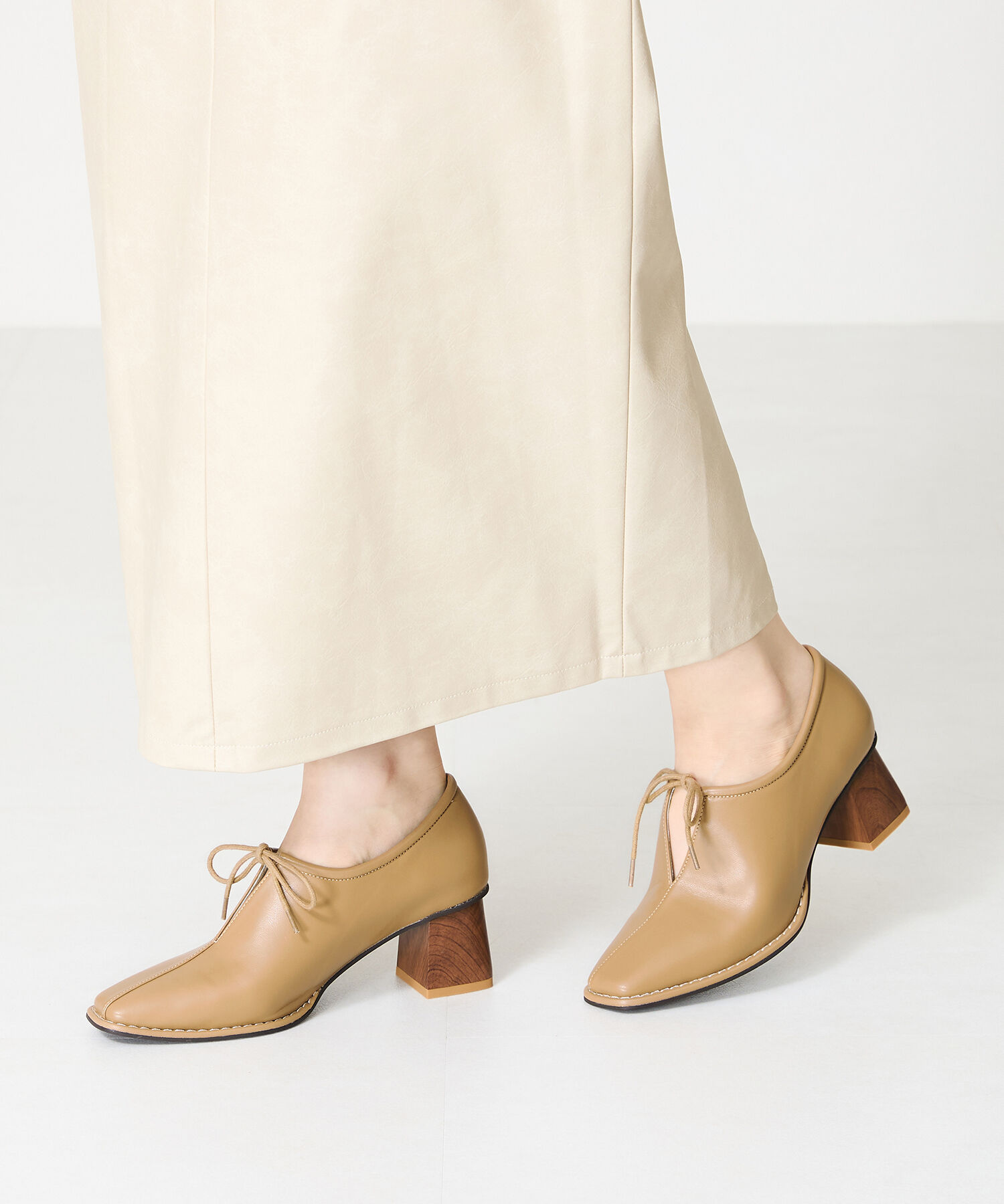 ORiental TRaffic「●2024秋冬新作●ウッドヒール甲深パンプス/41307」|パンプス|BEIGE